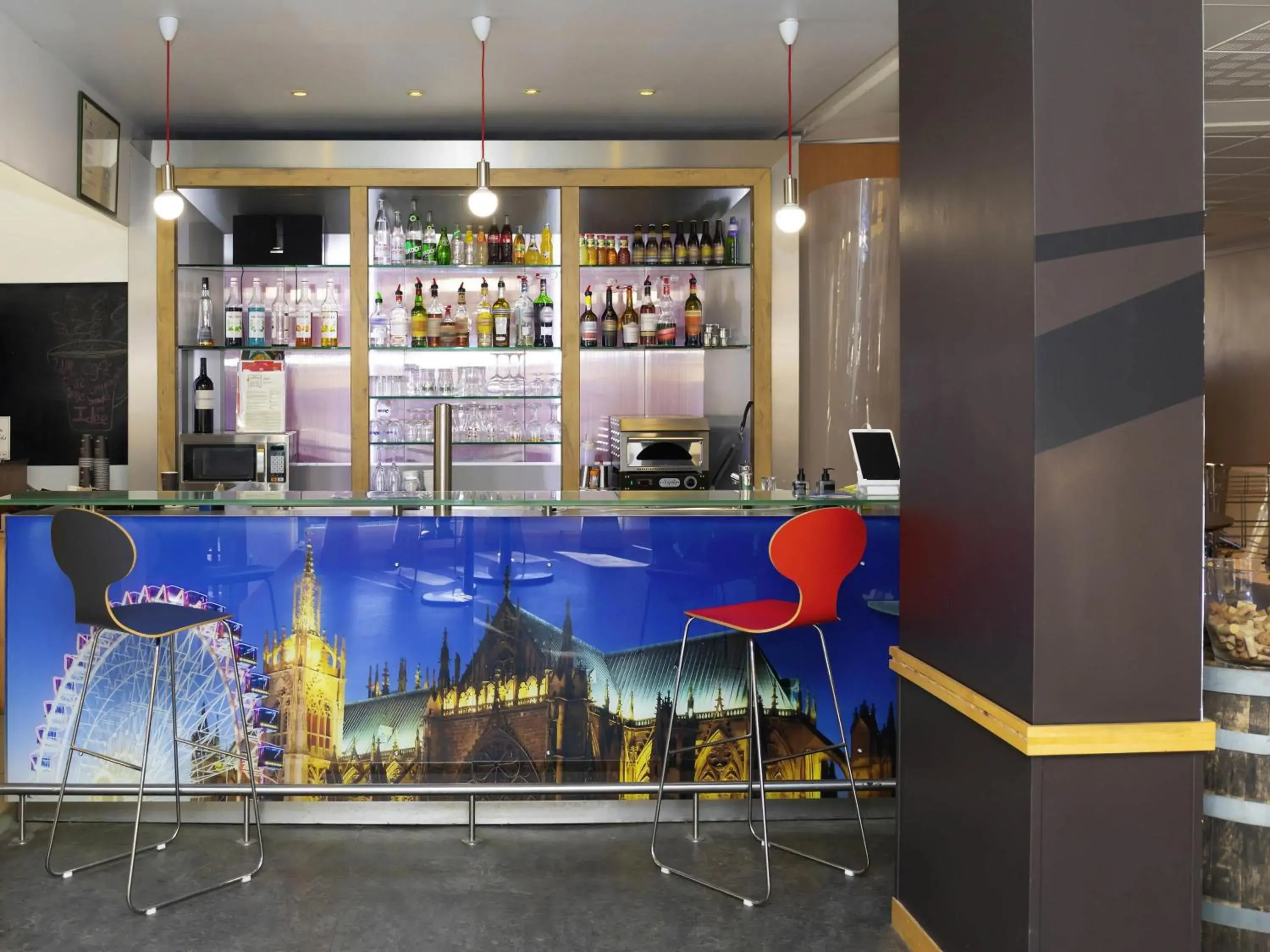Lounge or bar in ibis Metz Centre Cathedrale Lounge or bar in ibis Metz Centre Cathedrale