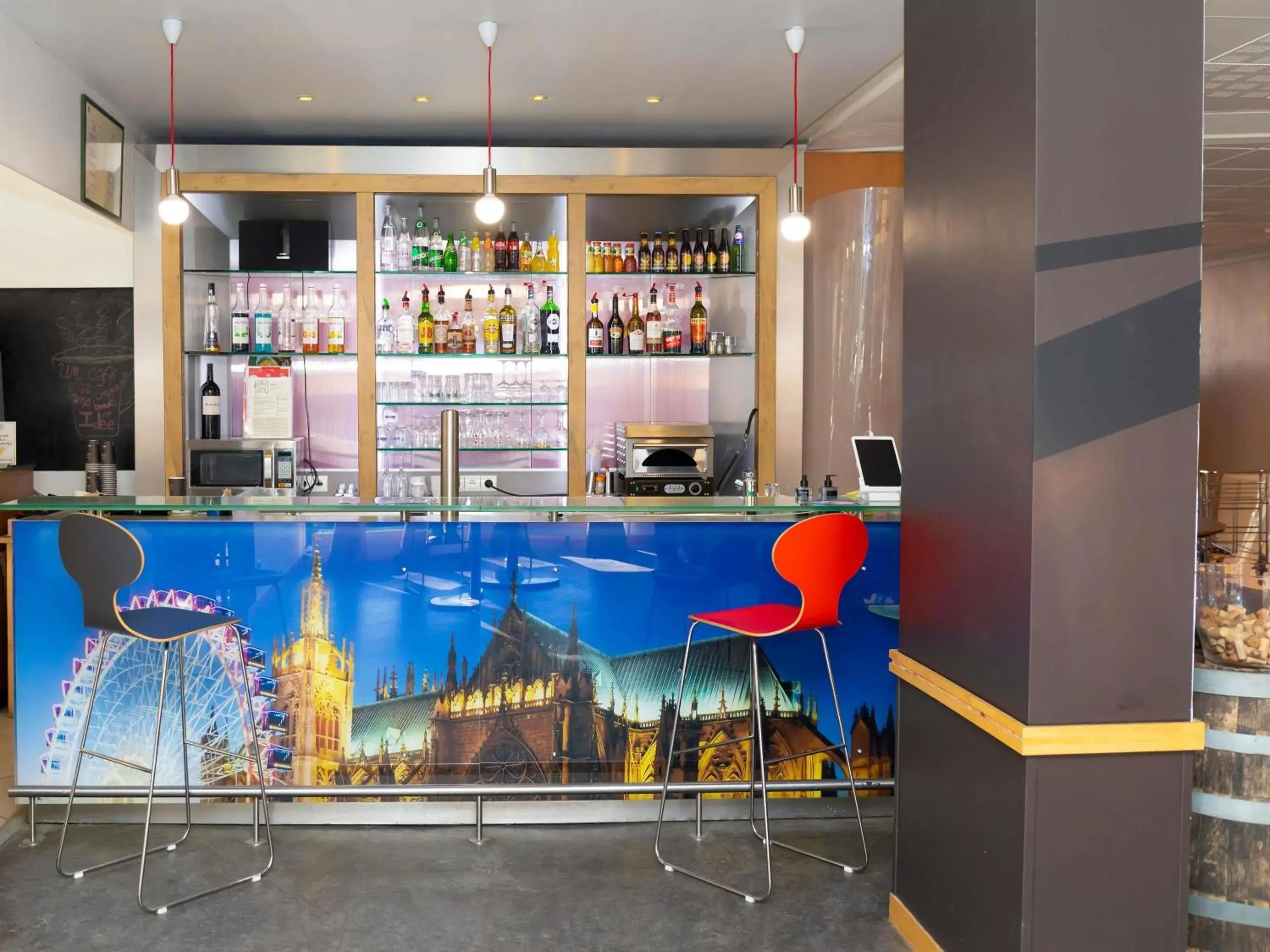 Lounge or bar in ibis Metz Centre Cathedrale Lounge or bar in ibis Metz Centre Cathedrale