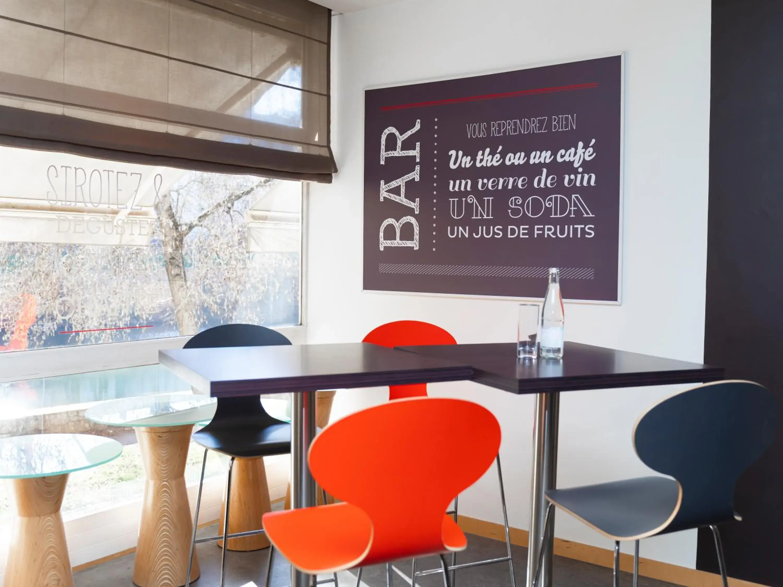 Lounge or bar in ibis Metz Centre Cathedrale Lounge or bar in ibis Metz Centre Cathedrale