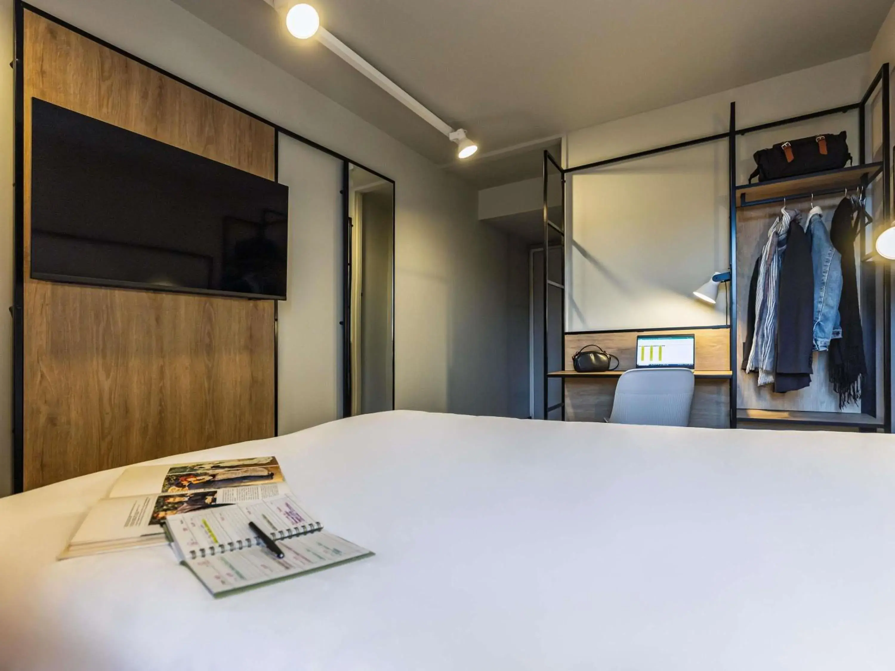 Bedroom, Bed in ibis Metz Centre Cathedrale Bedroom, Bed in ibis Metz Centre Cathedrale