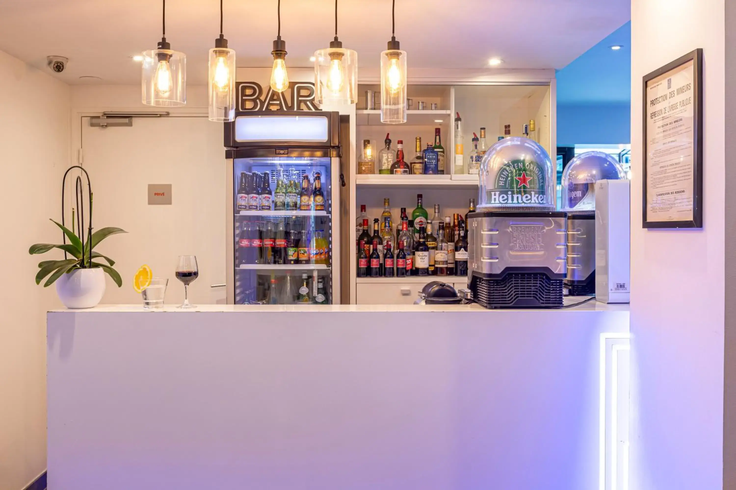 Lounge or bar in Mercure Paris Malakoff Parc des Expositions Lounge or bar in Mercure Paris Malakoff Parc des Expositions