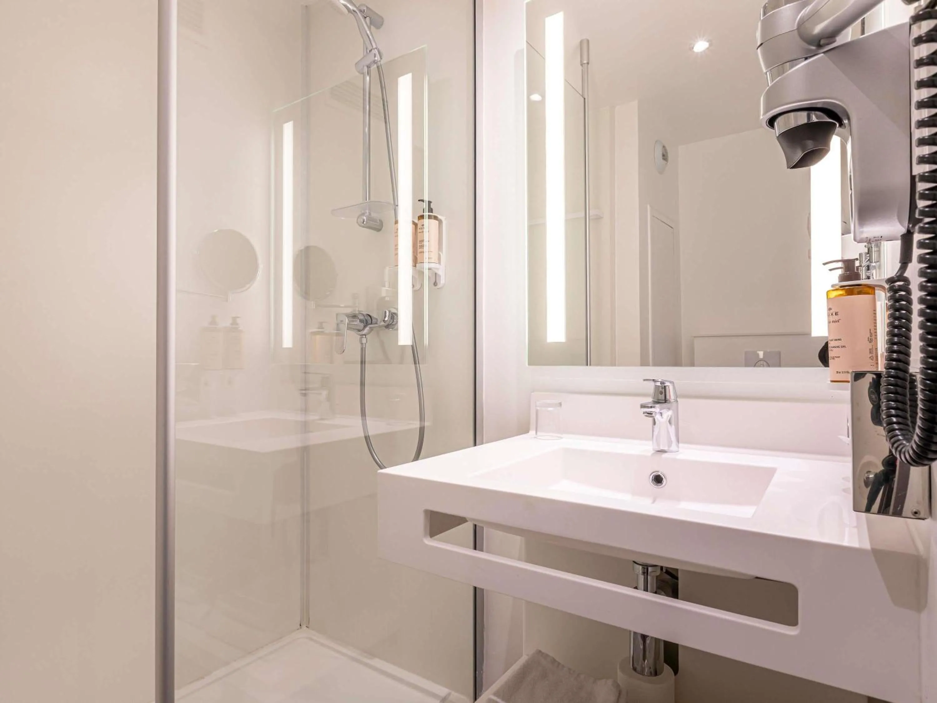 Bedroom in Mercure Paris Malakoff Parc des Expositions