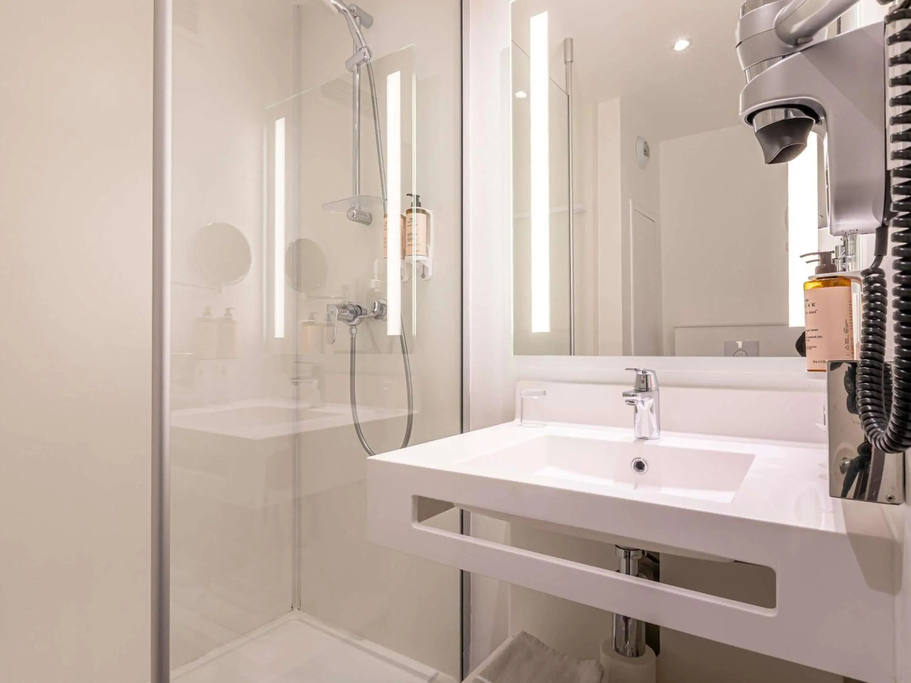 Superior Twin Room in Mercure Paris Malakoff Parc des Expositions Superior Twin Room in Mercure Paris Malakoff Parc des Expositions