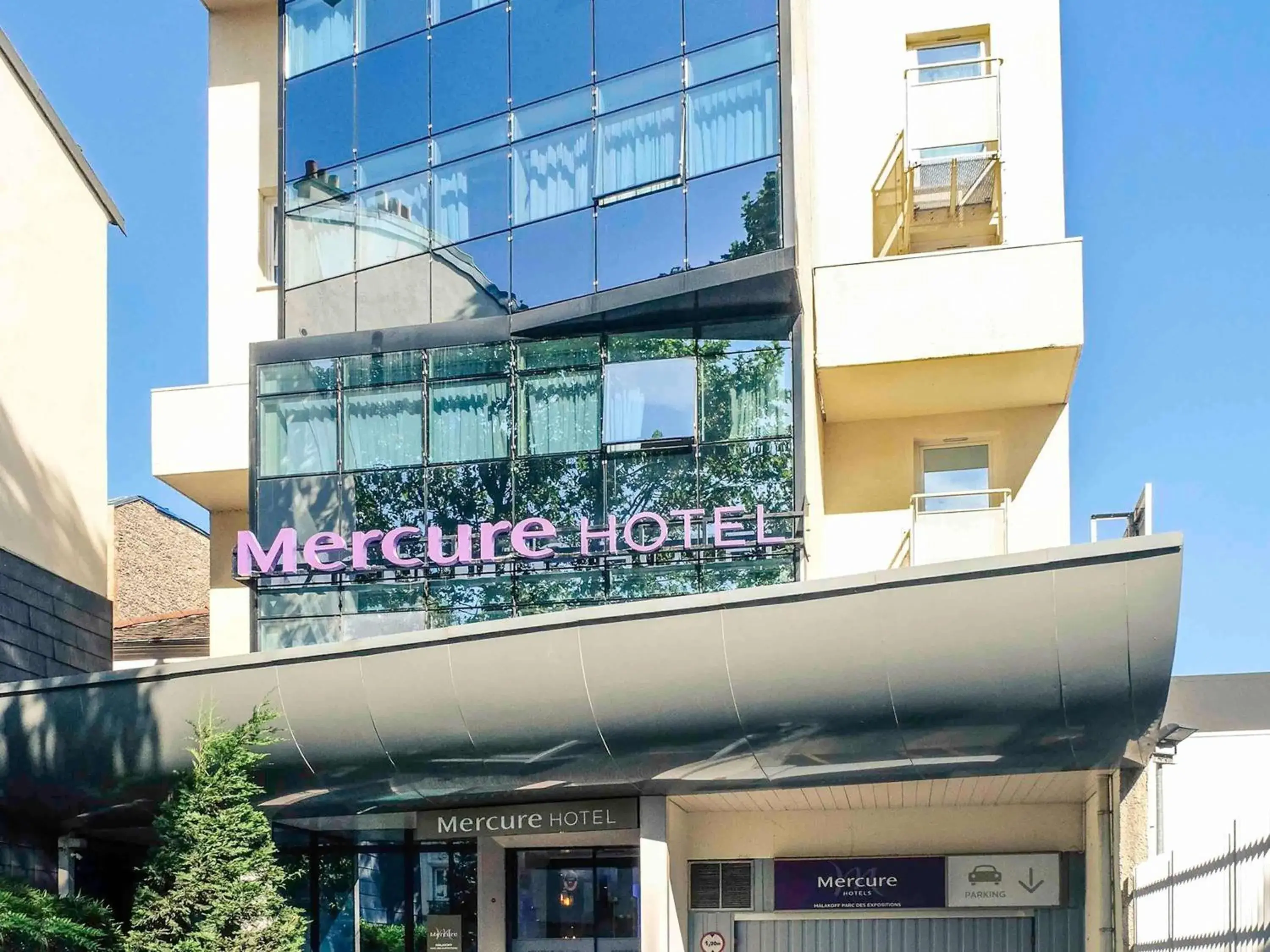 Property building in Mercure Paris Malakoff Parc des Expositions Property building in Mercure Paris Malakoff Parc des Expositions