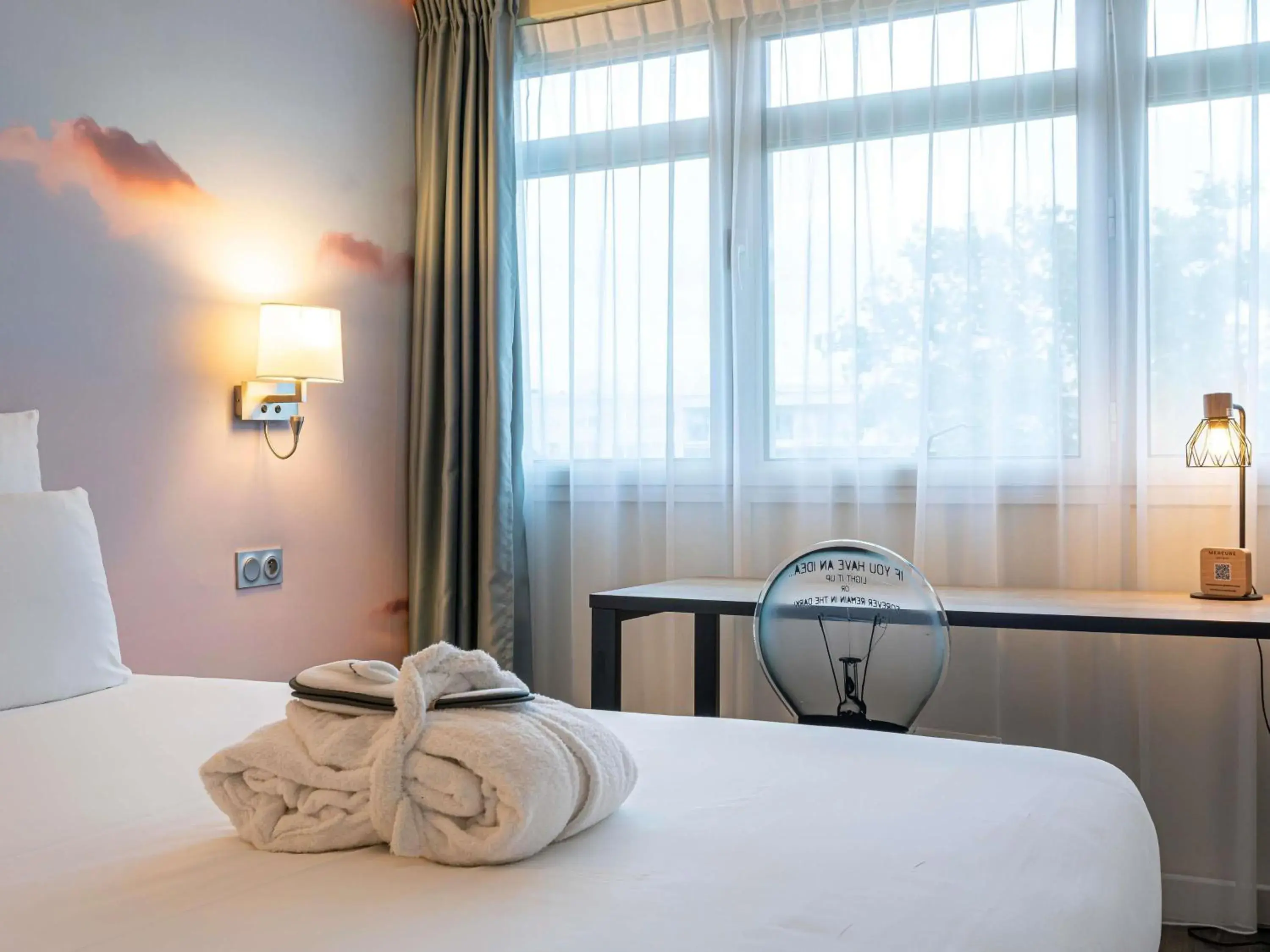 Bedroom, Bed in Mercure Paris Malakoff Parc des Expositions Bedroom, Bed in Mercure Paris Malakoff Parc des Expositions