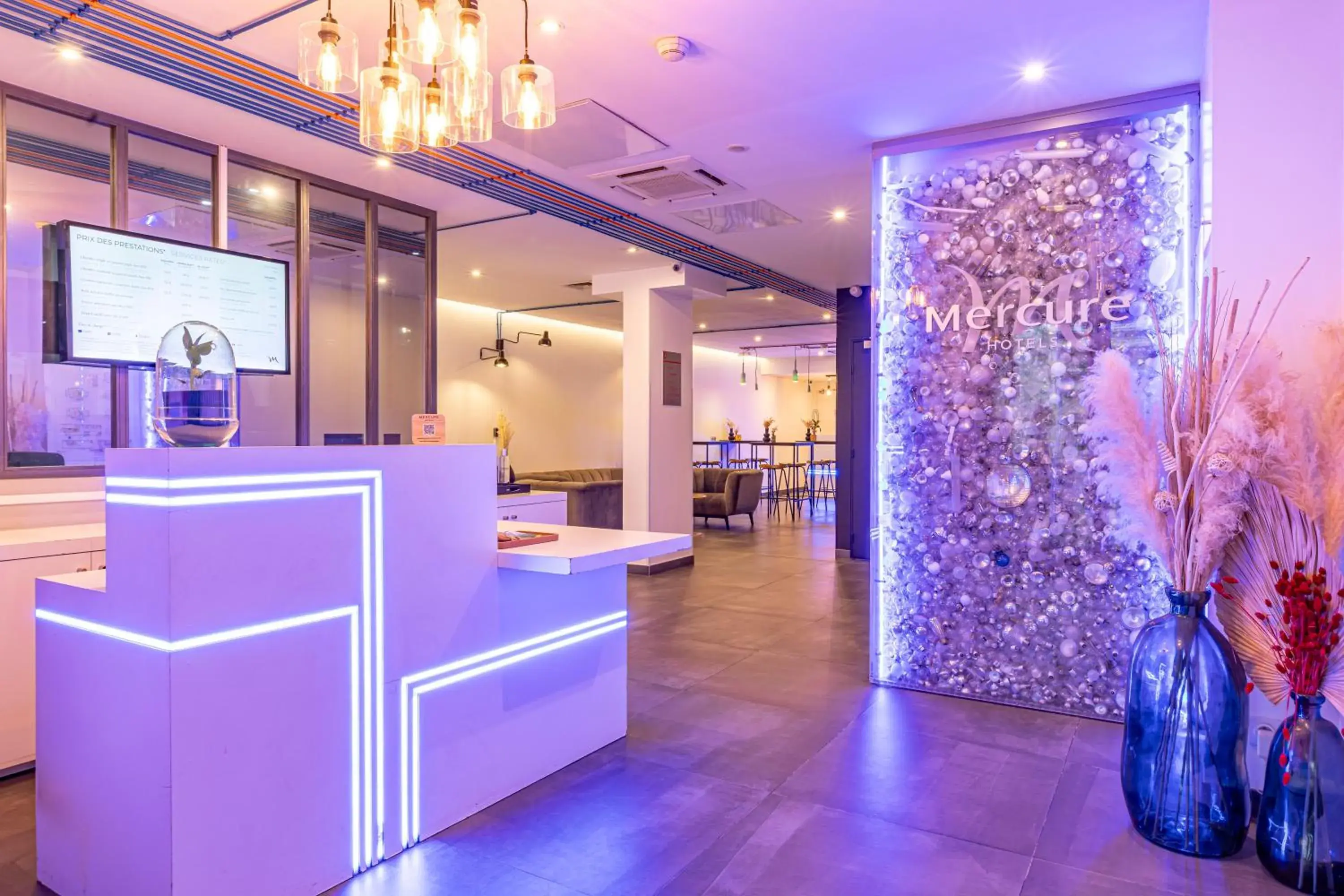 Lobby or reception in Mercure Paris Malakoff Parc des Expositions Lobby or reception in Mercure Paris Malakoff Parc des Expositions