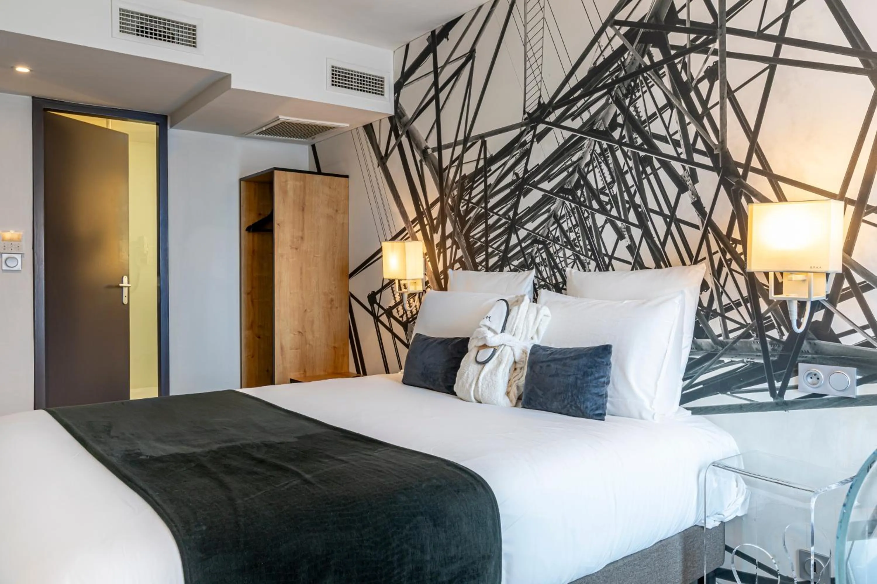 Bedroom, Bed in Mercure Paris Malakoff Parc des Expositions