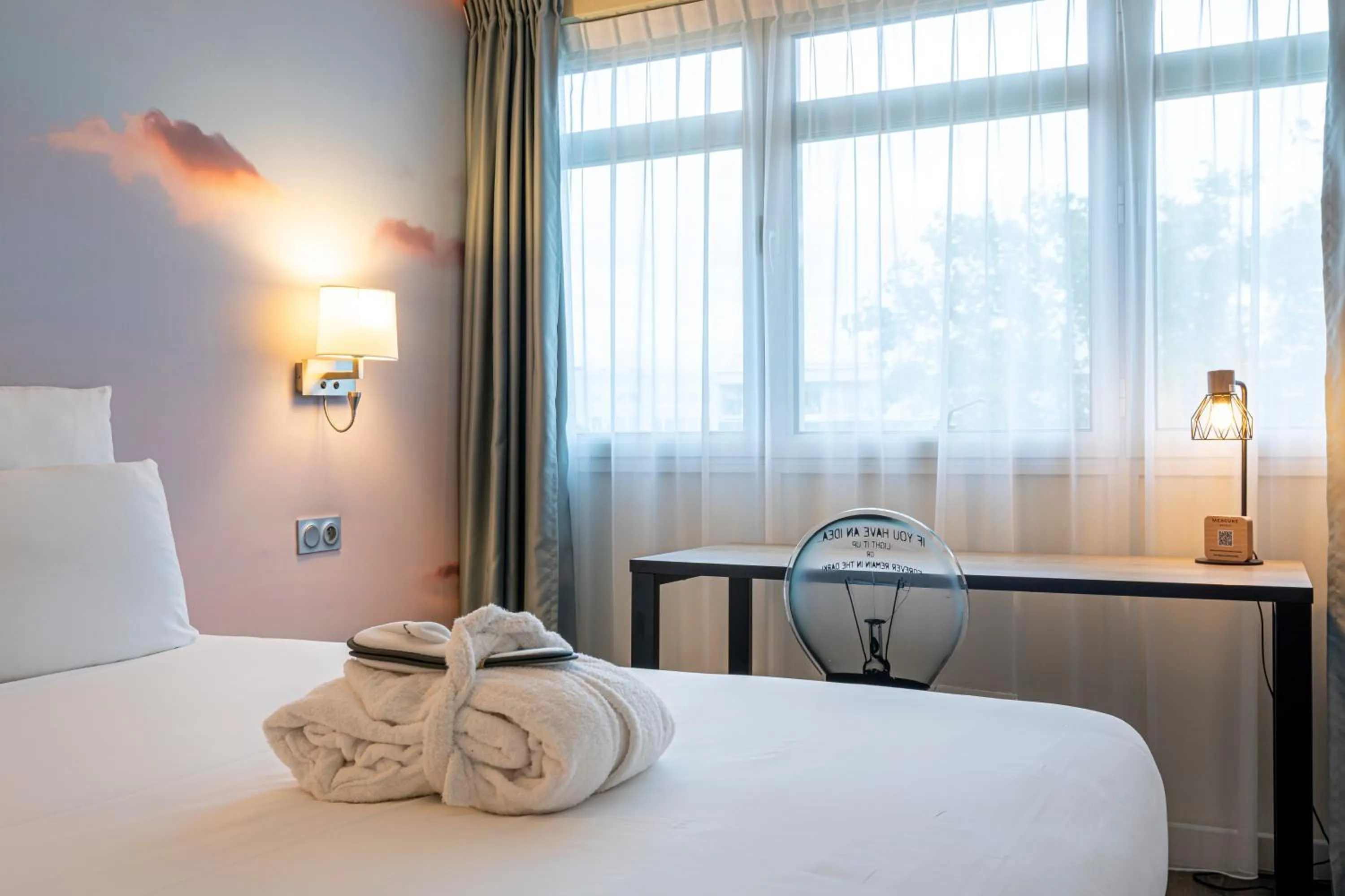 Bedroom, Bed in Mercure Paris Malakoff Parc des Expositions