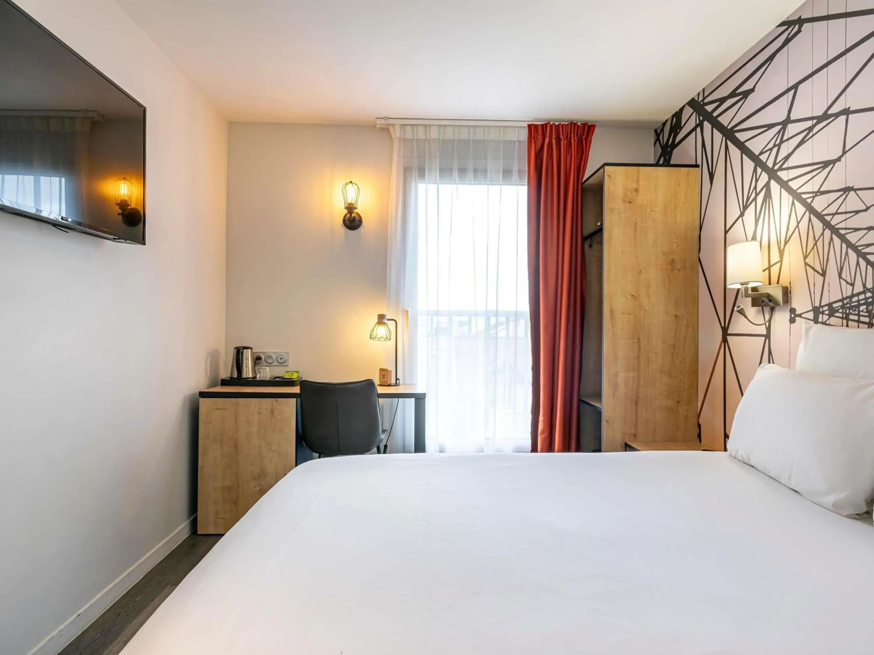 Bedroom, Bed in Mercure Paris Malakoff Parc des Expositions Bedroom, Bed in Mercure Paris Malakoff Parc des Expositions