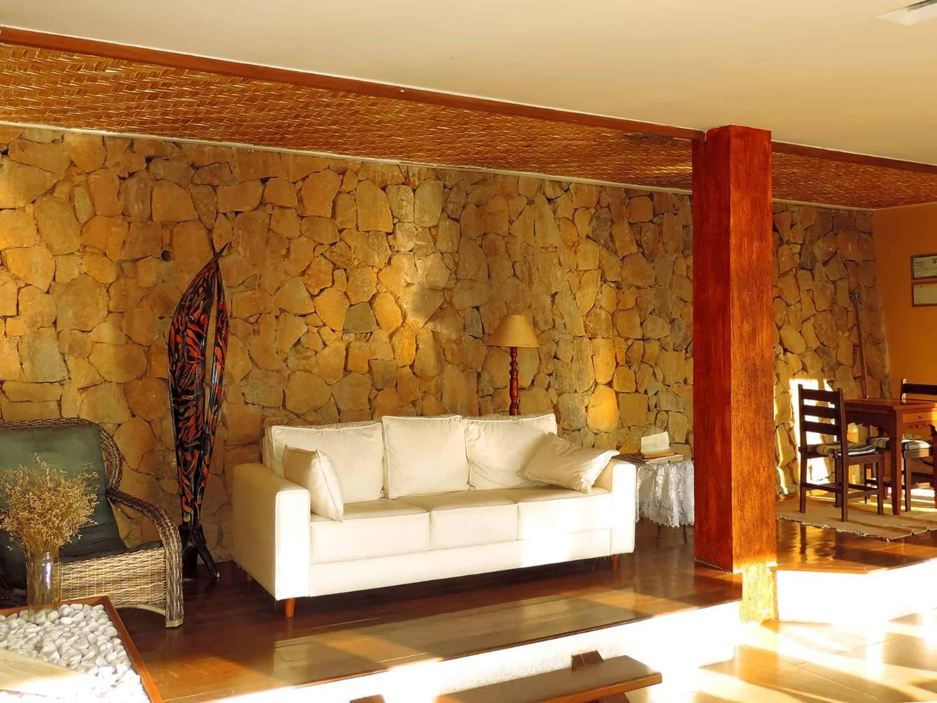 Living room in Pousada Pelicano