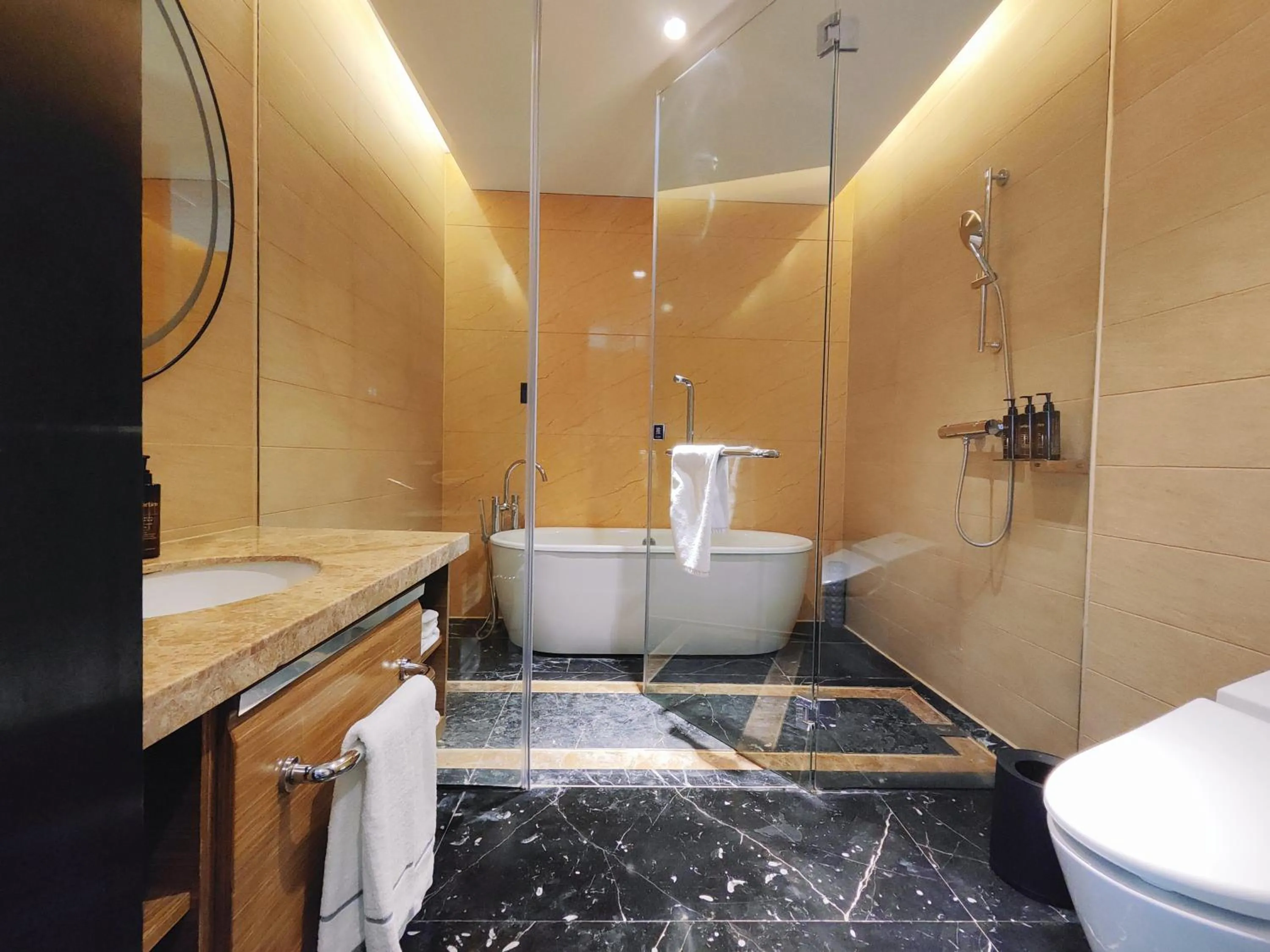 Bathroom in Shanghai International Tourist Resort Fuyi Hotel