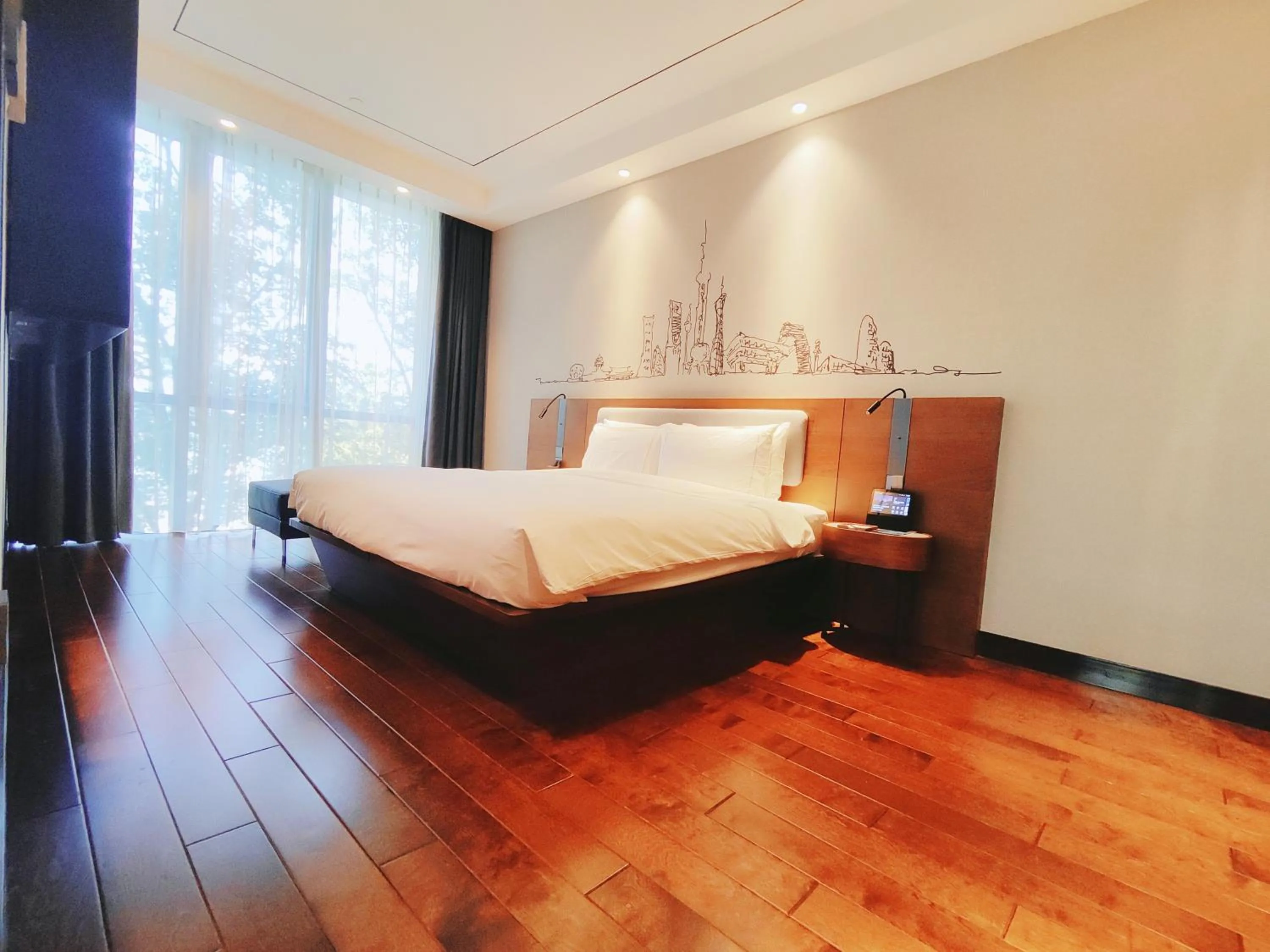 Photo of the whole room, Bed in Shanghai International Tourist Resort Fuyi Hotel