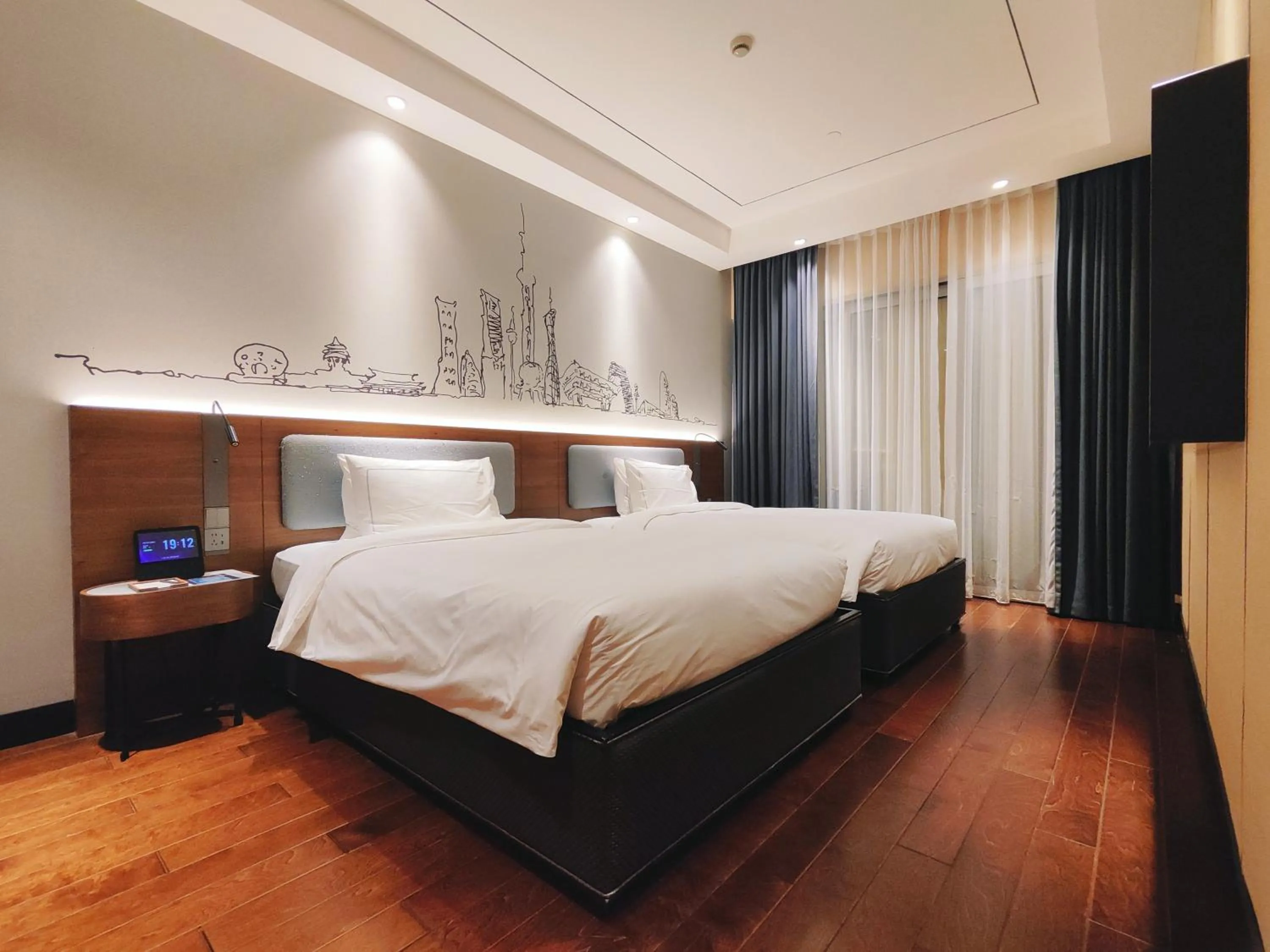 Bedroom, Bed in Shanghai International Tourist Resort Fuyi Hotel