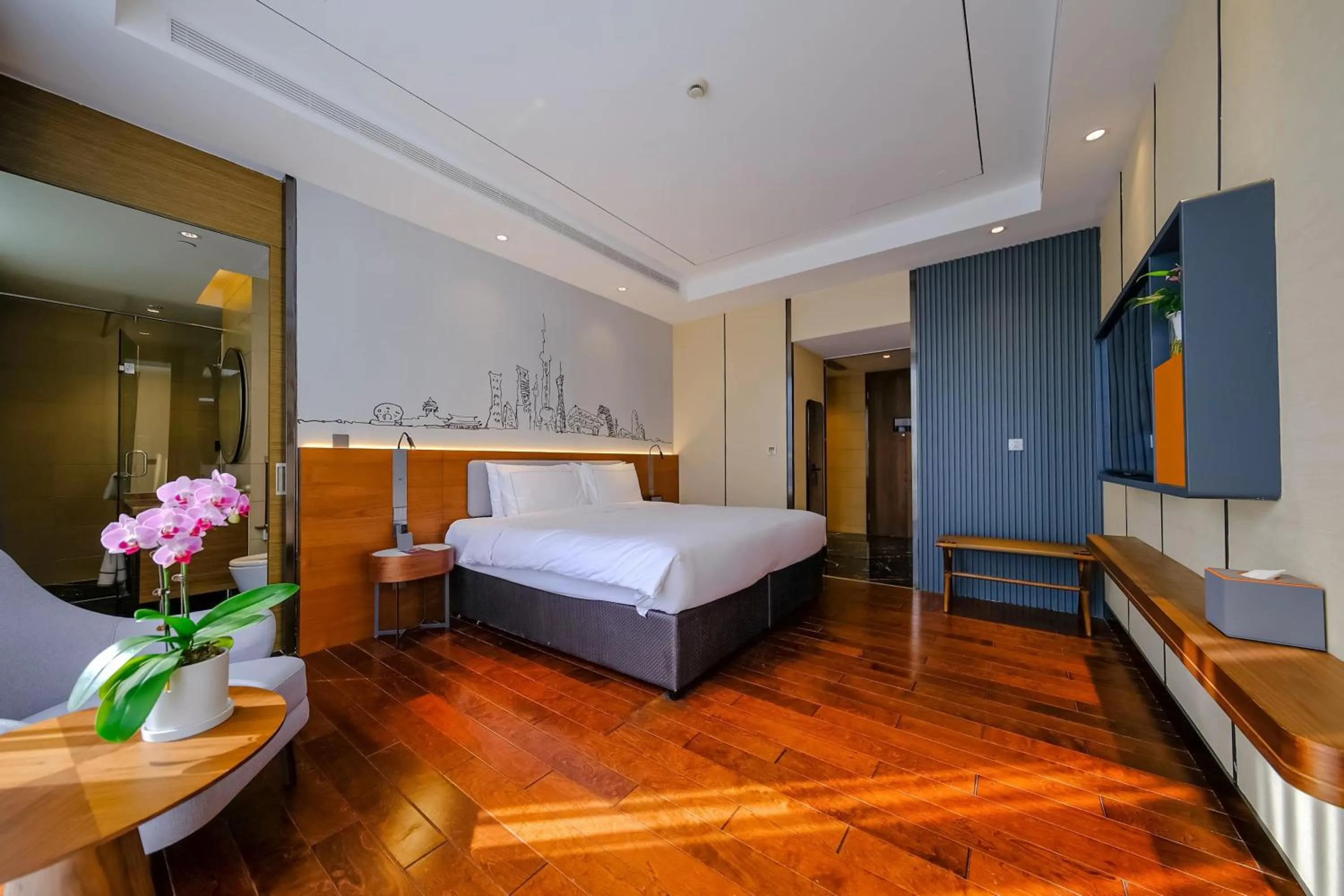 Photo of the whole room, Bed in Shanghai International Tourist Resort Fuyi Hotel