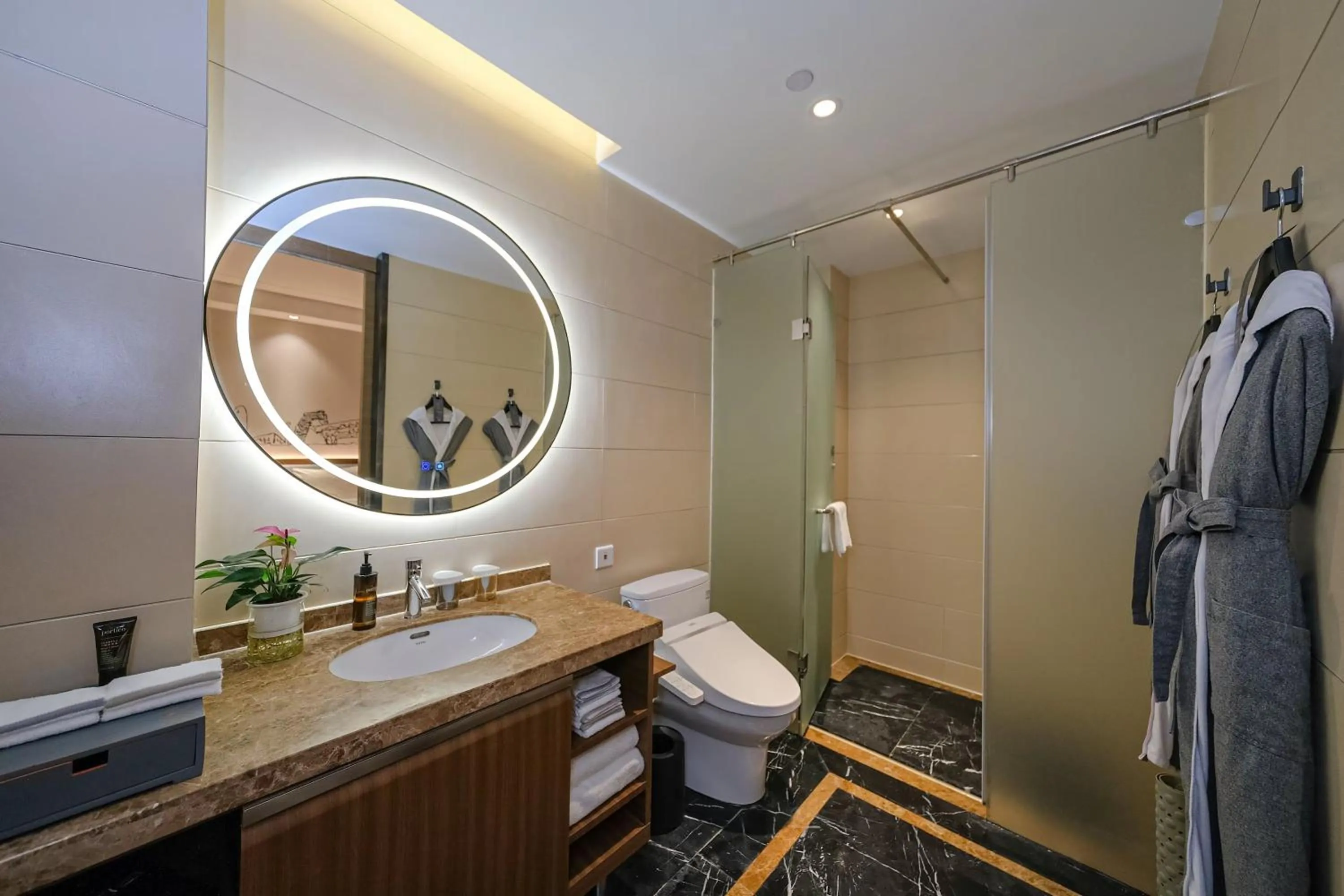Bathroom in Shanghai International Tourist Resort Fuyi Hotel