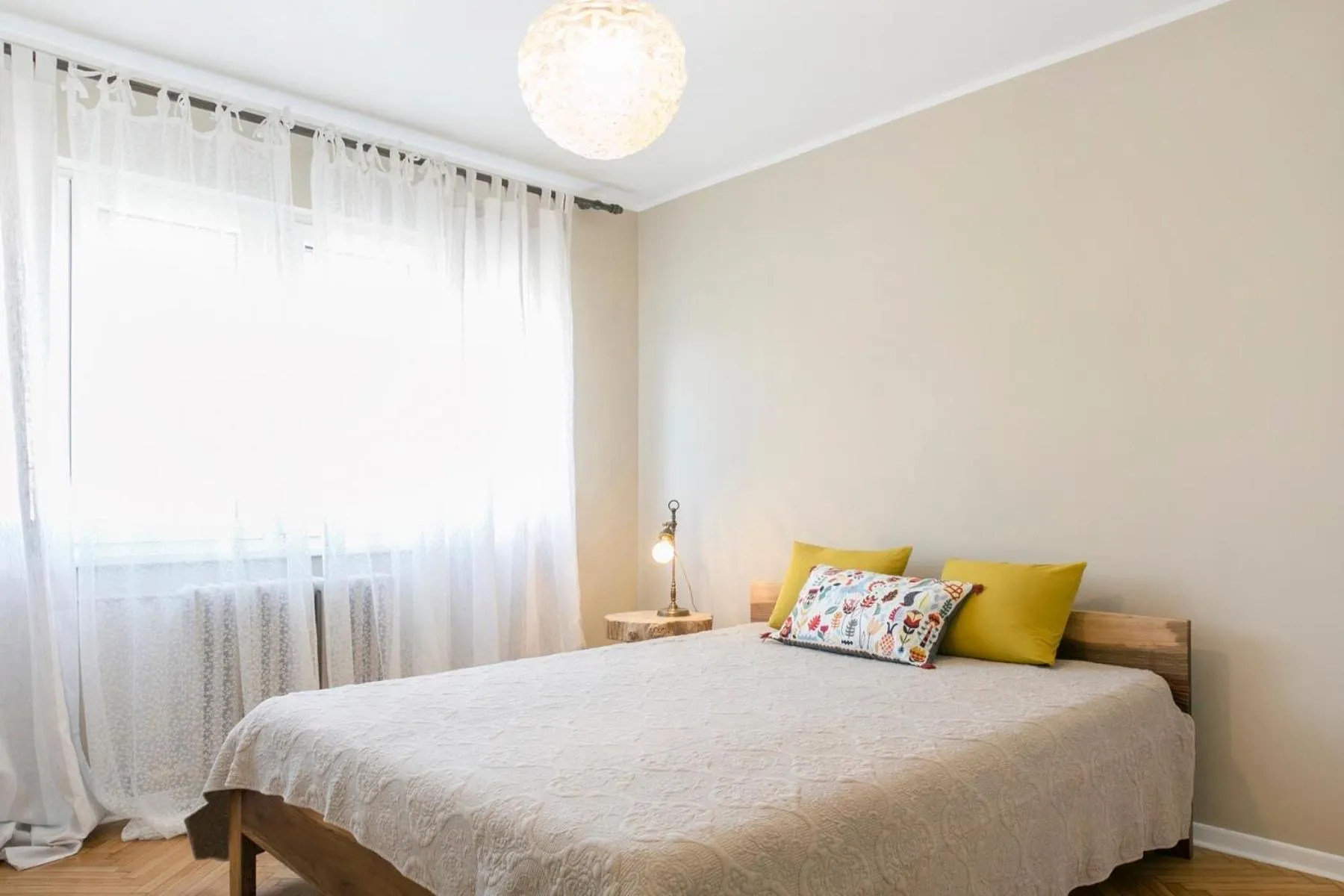 Bed in Central Park Apartments