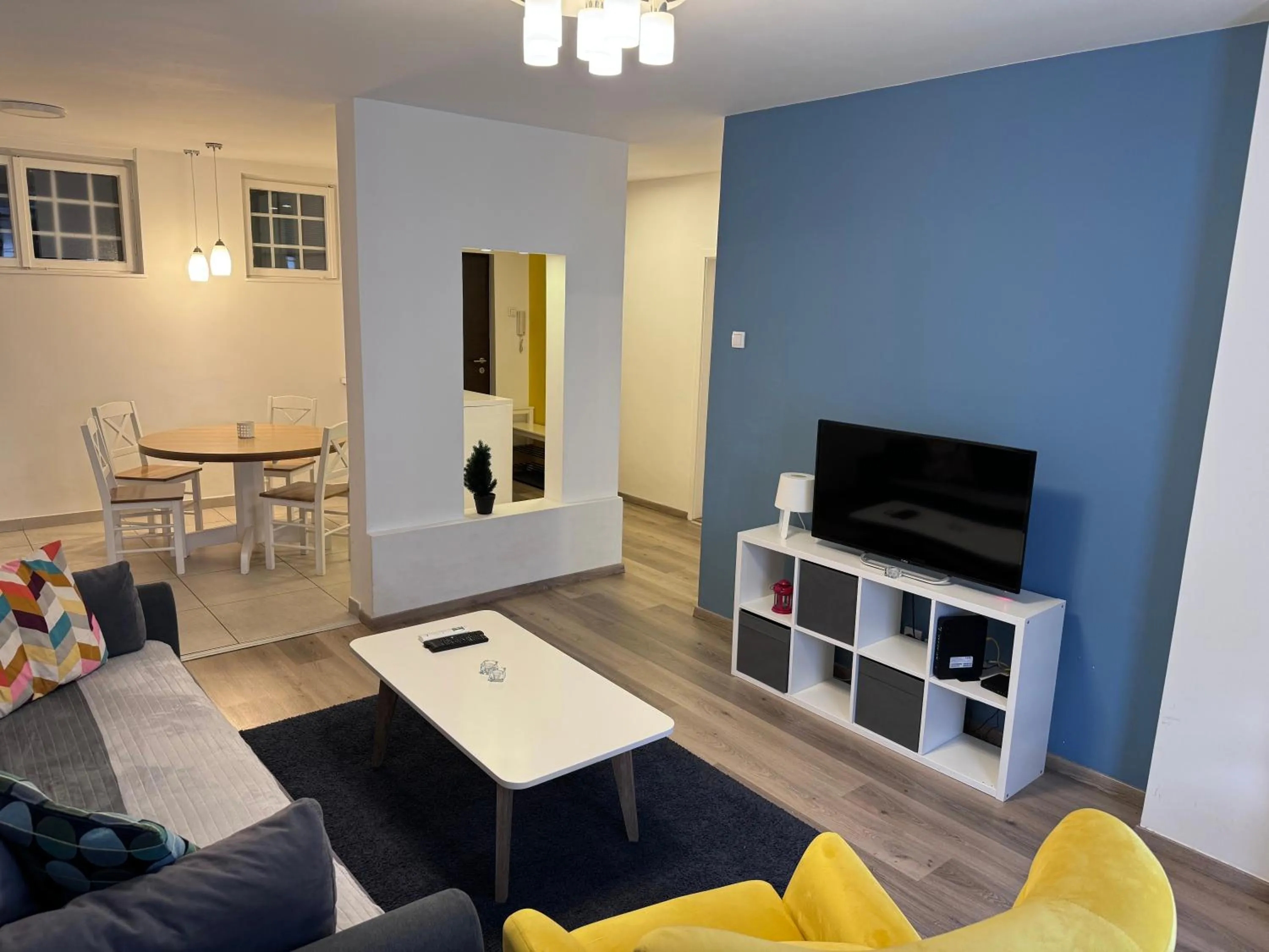 Communal lounge/ TV room in Central Park Apartments