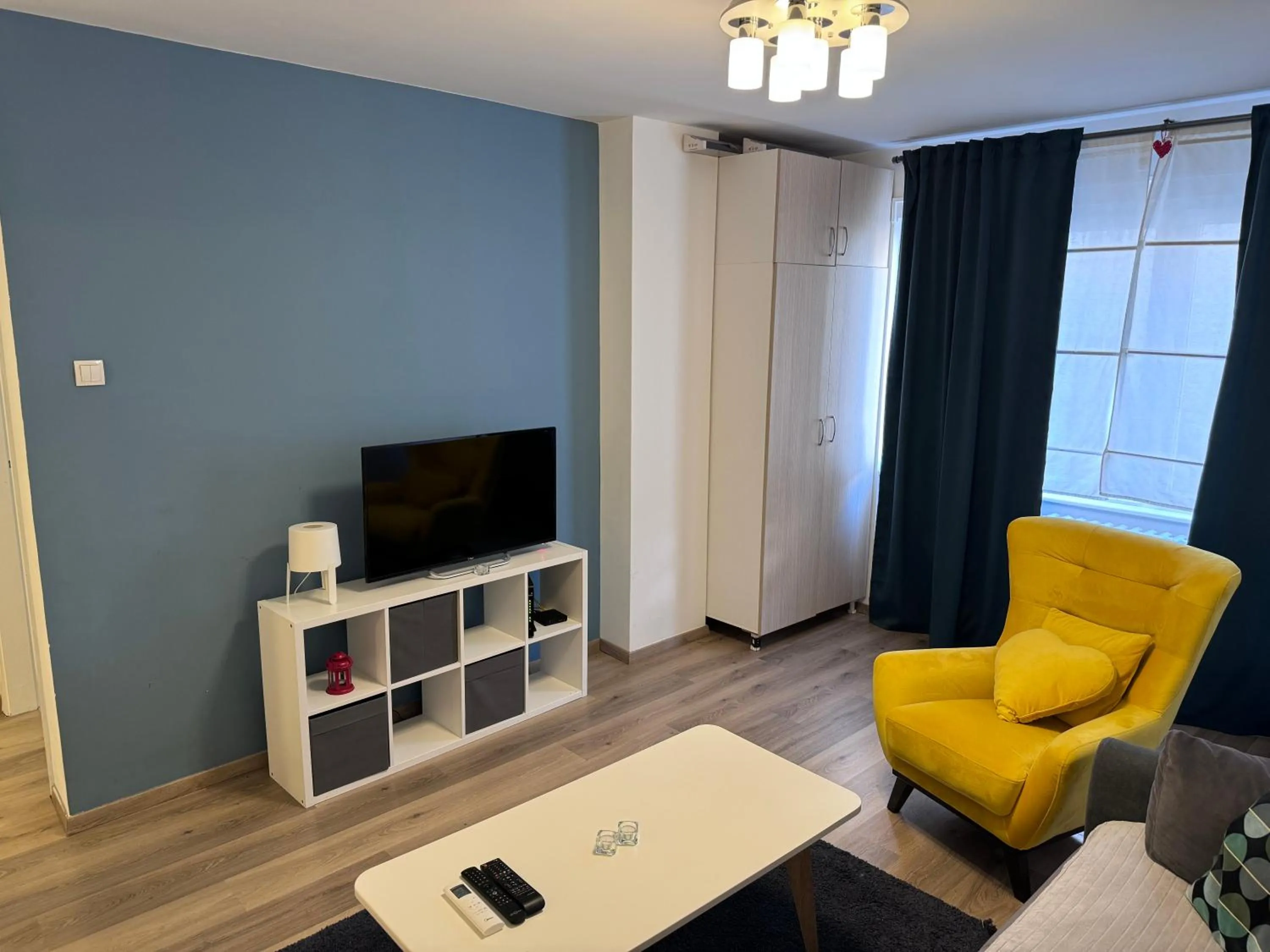 Living room in Central Park Apartments