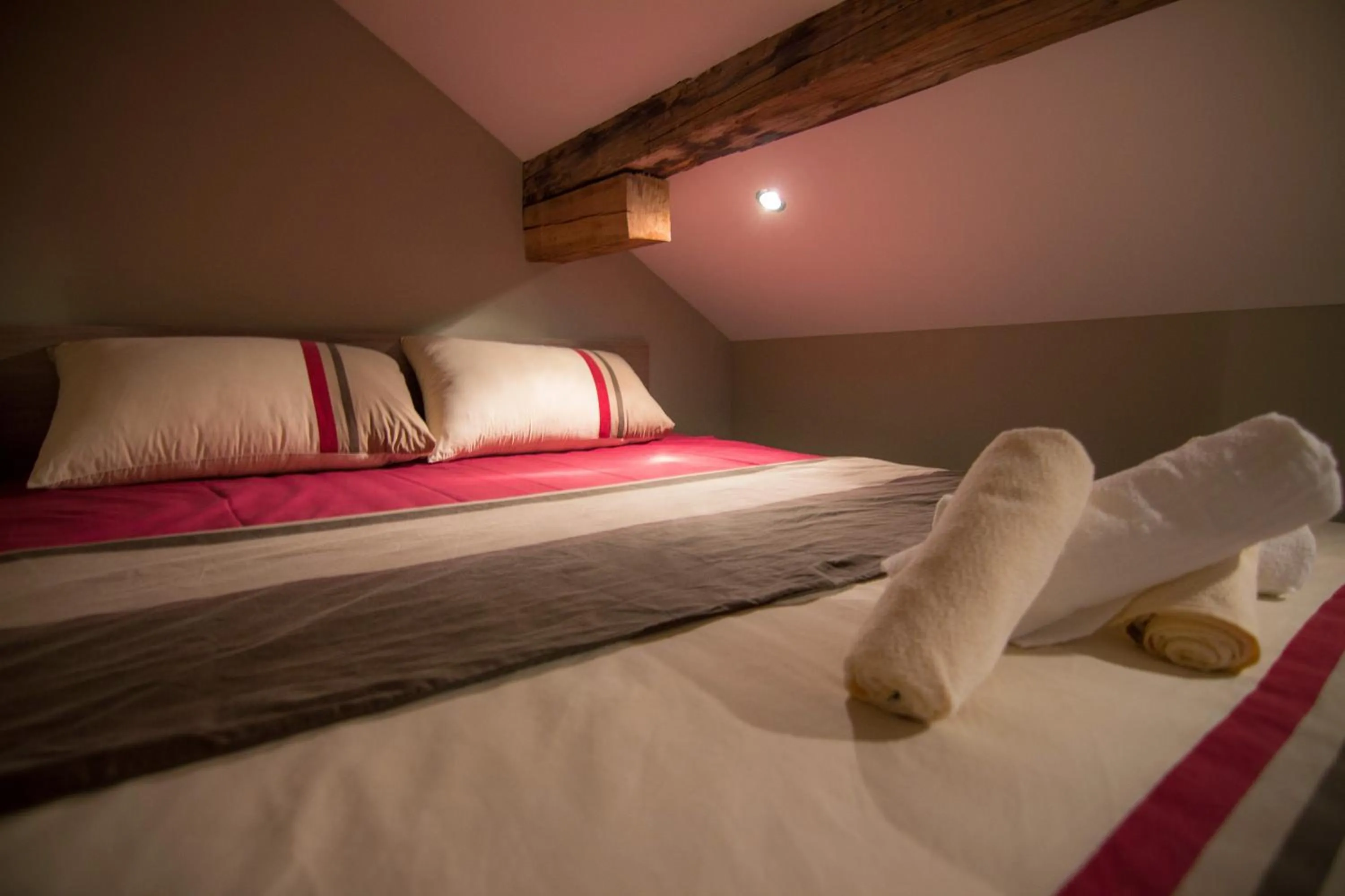 Bedroom, Bed in Central Park Apartments