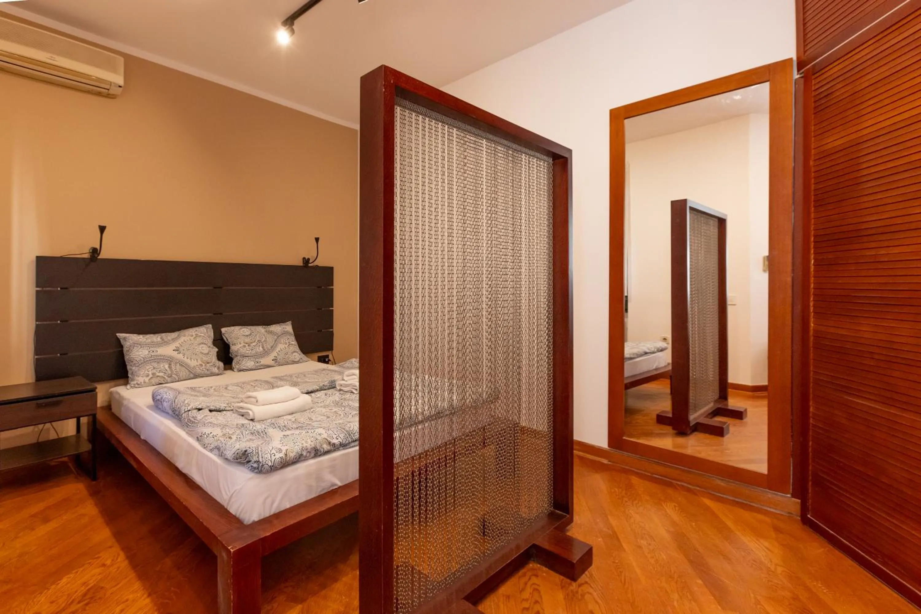 Bedroom, Bed in Central Park Apartments