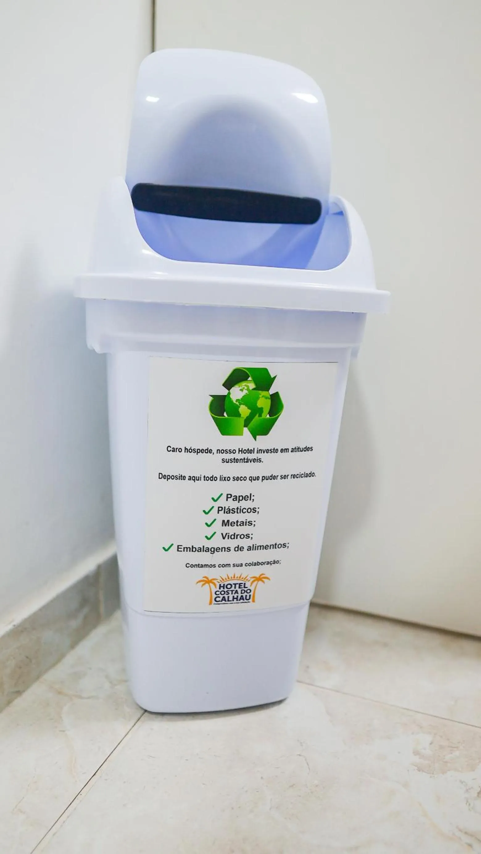 Text overlay in HOTEL COSTA DO CALHAU