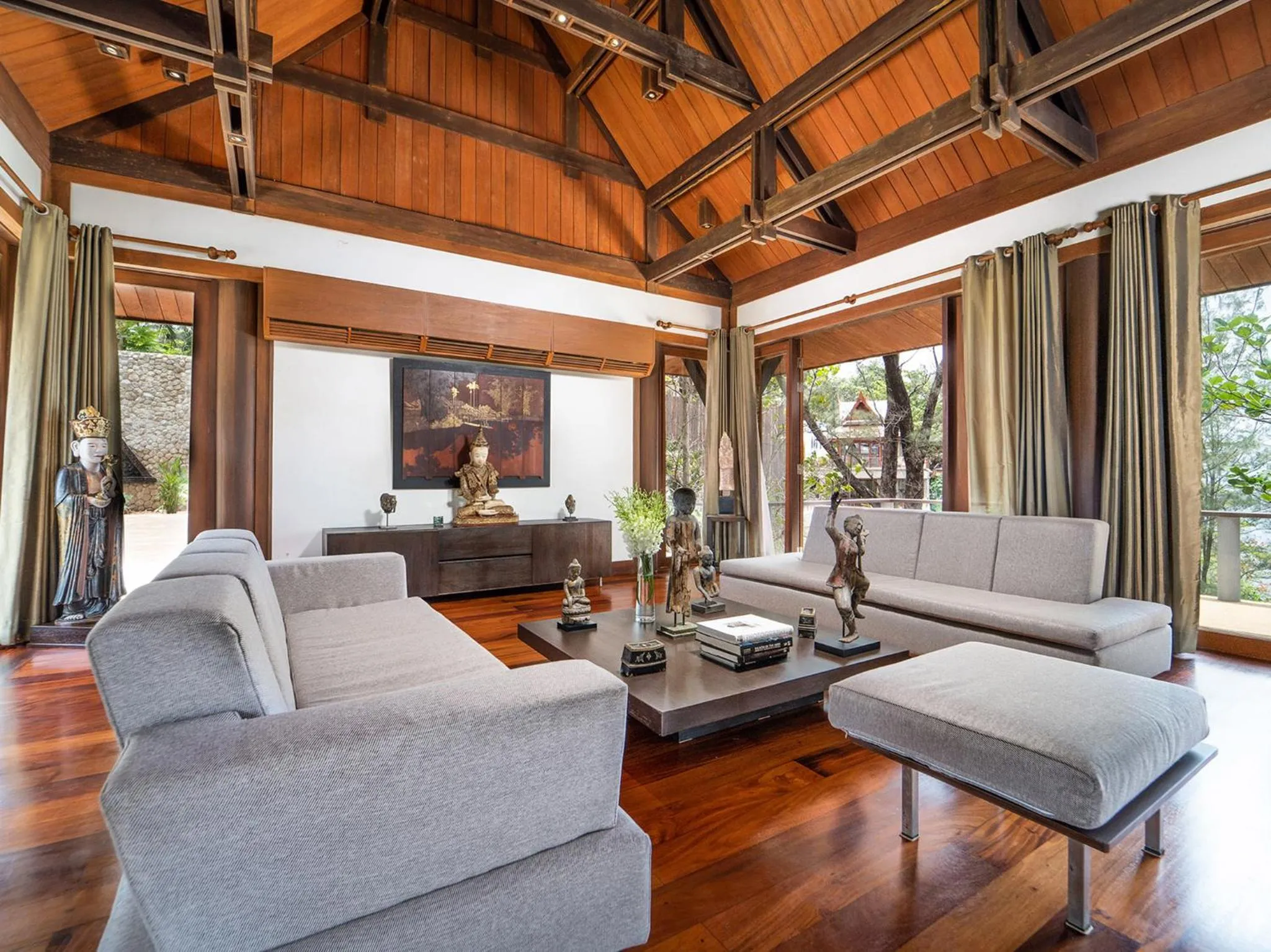 Communal lounge/ TV room in Villa Chada