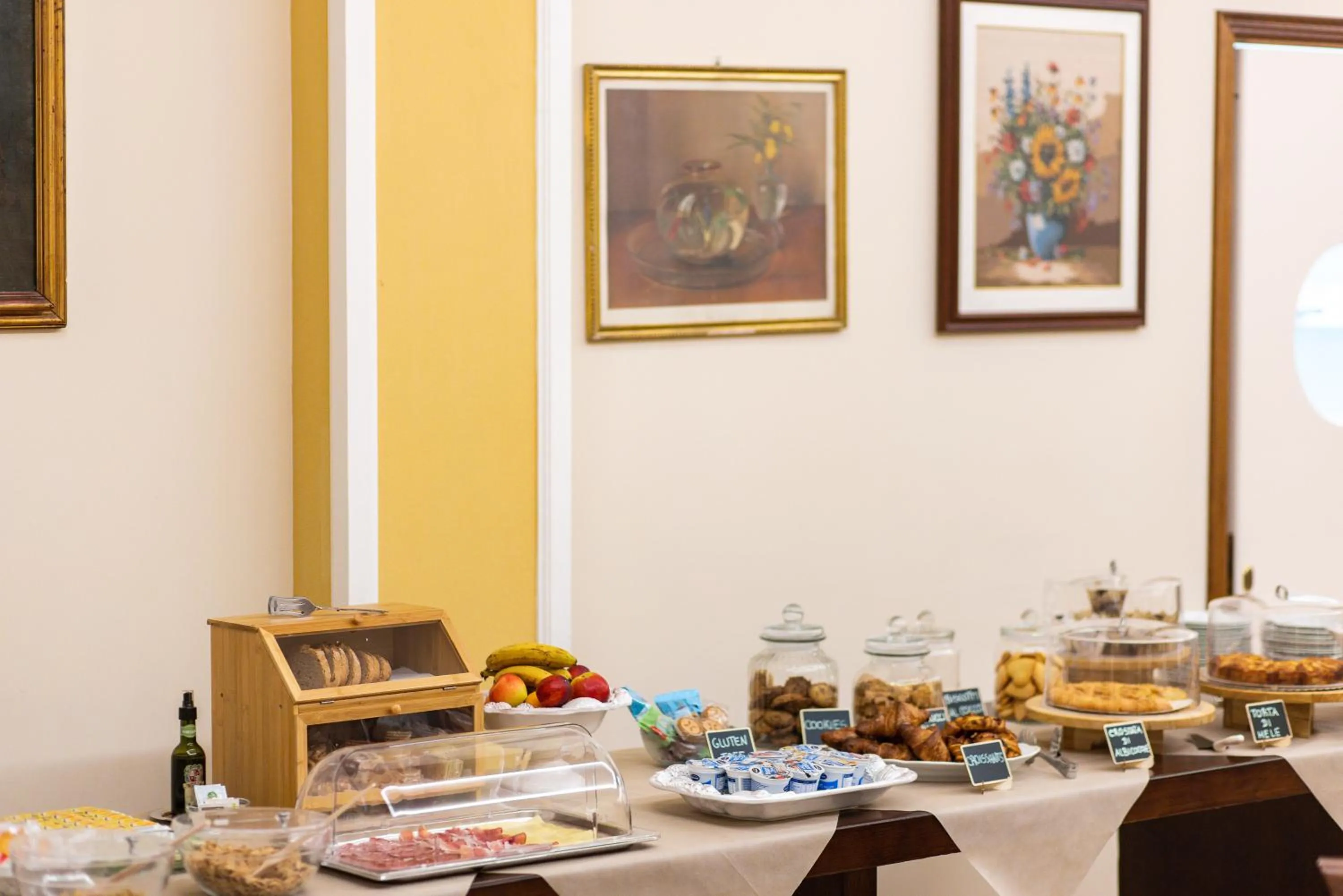 Food and drinks in Villa Santa Margherita - Albergo