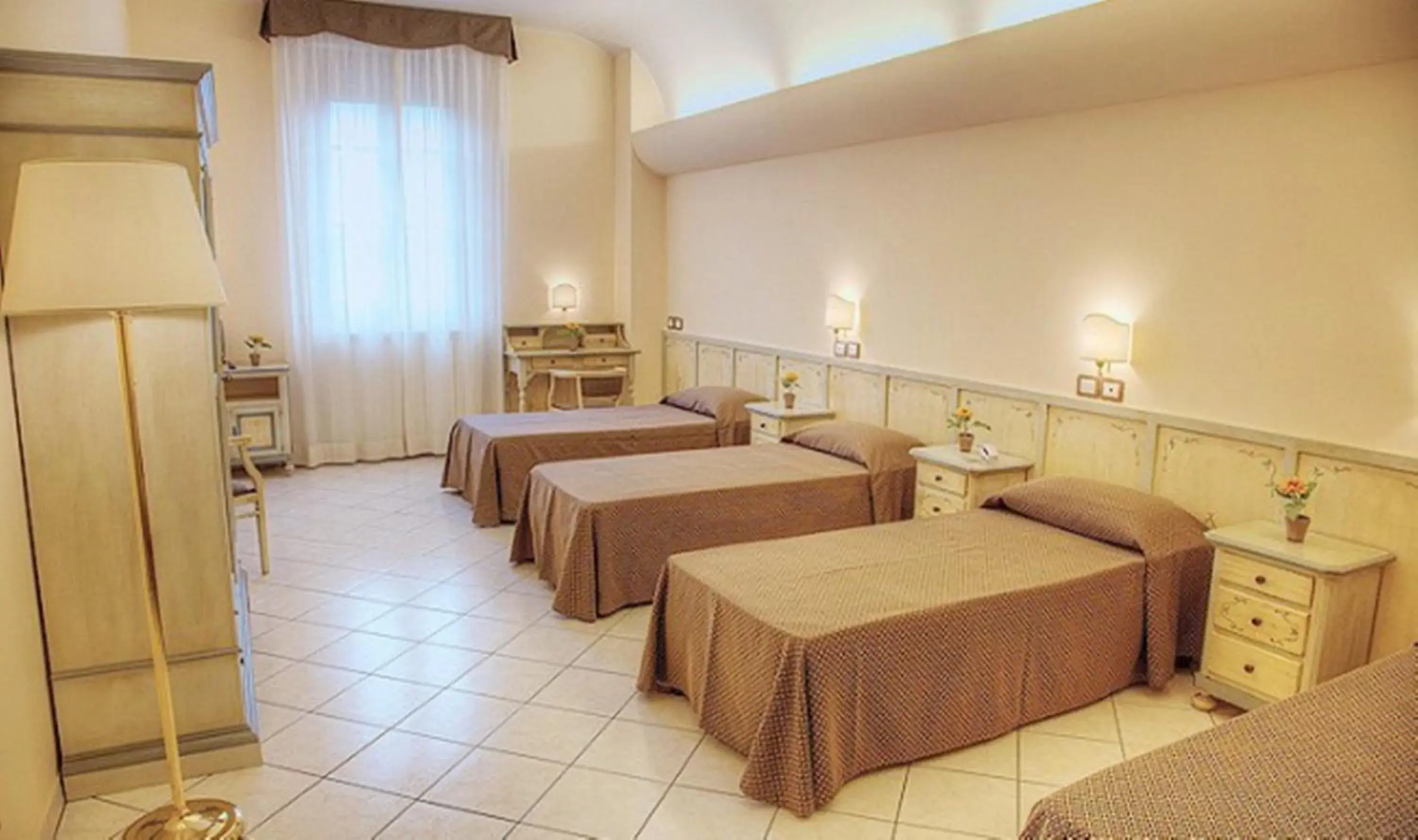 Superior Quadruple Room in Villa Santa Margherita - Albergo Superior Quadruple Room in Villa Santa Margherita - Albergo