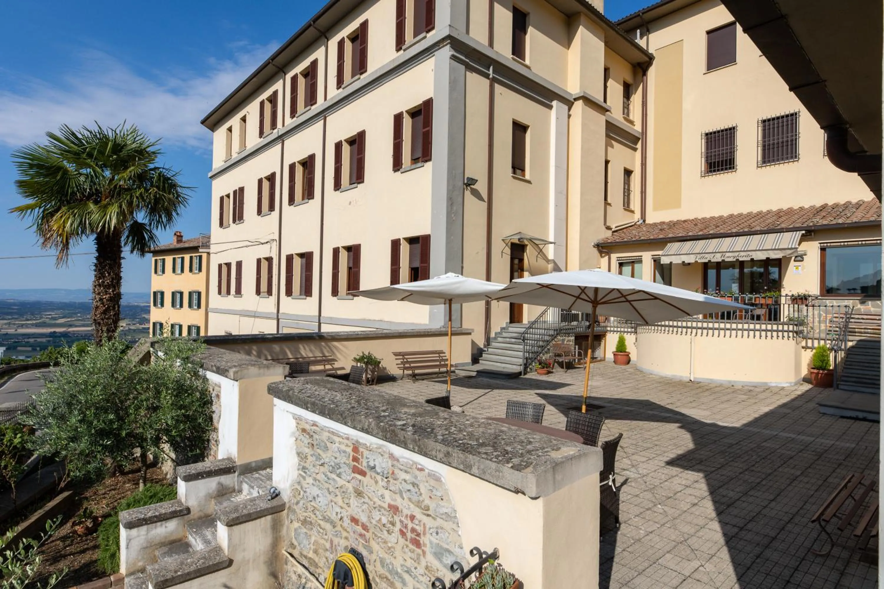 Property building in Villa Santa Margherita - Albergo