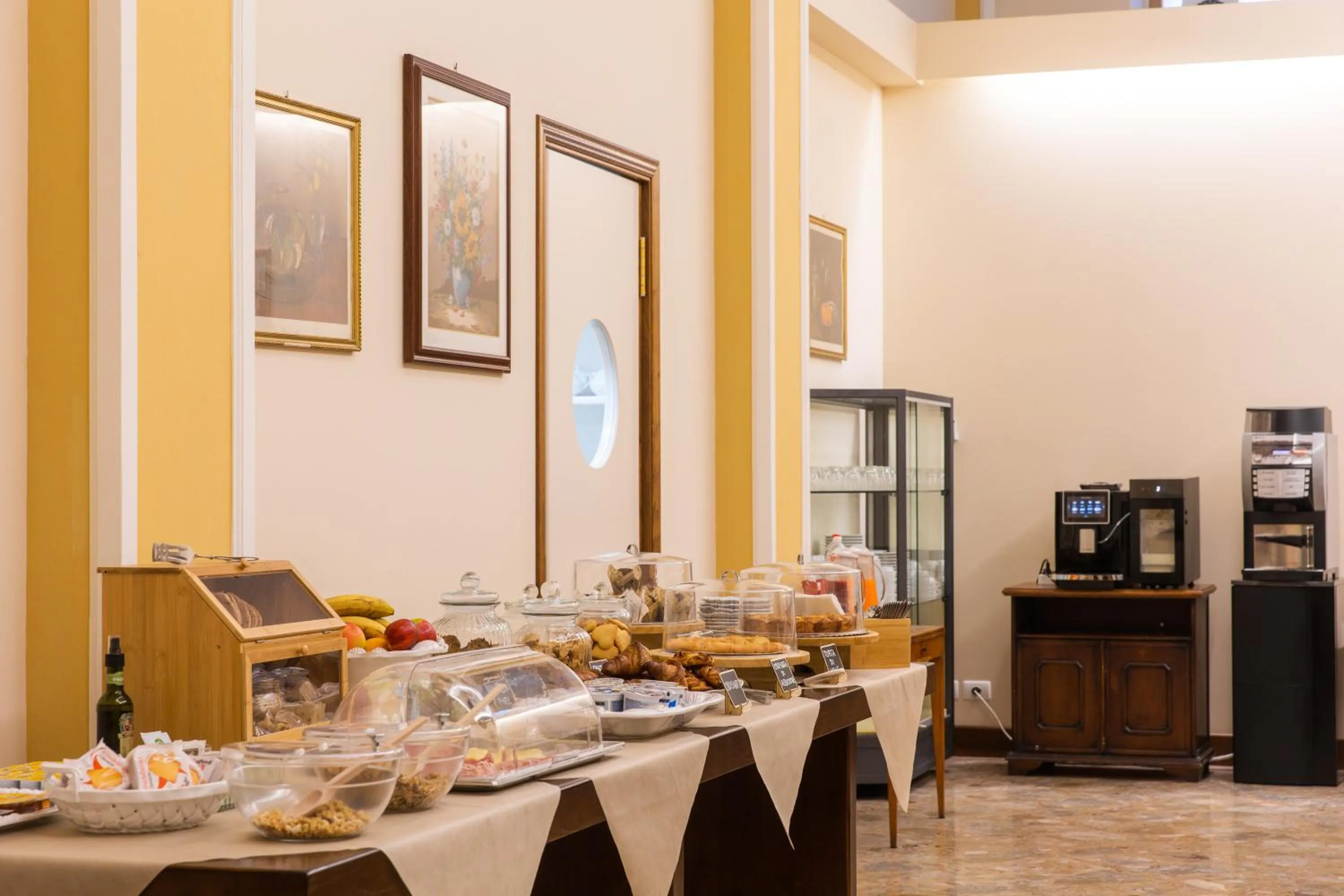 Food and drinks in Villa Santa Margherita - Albergo