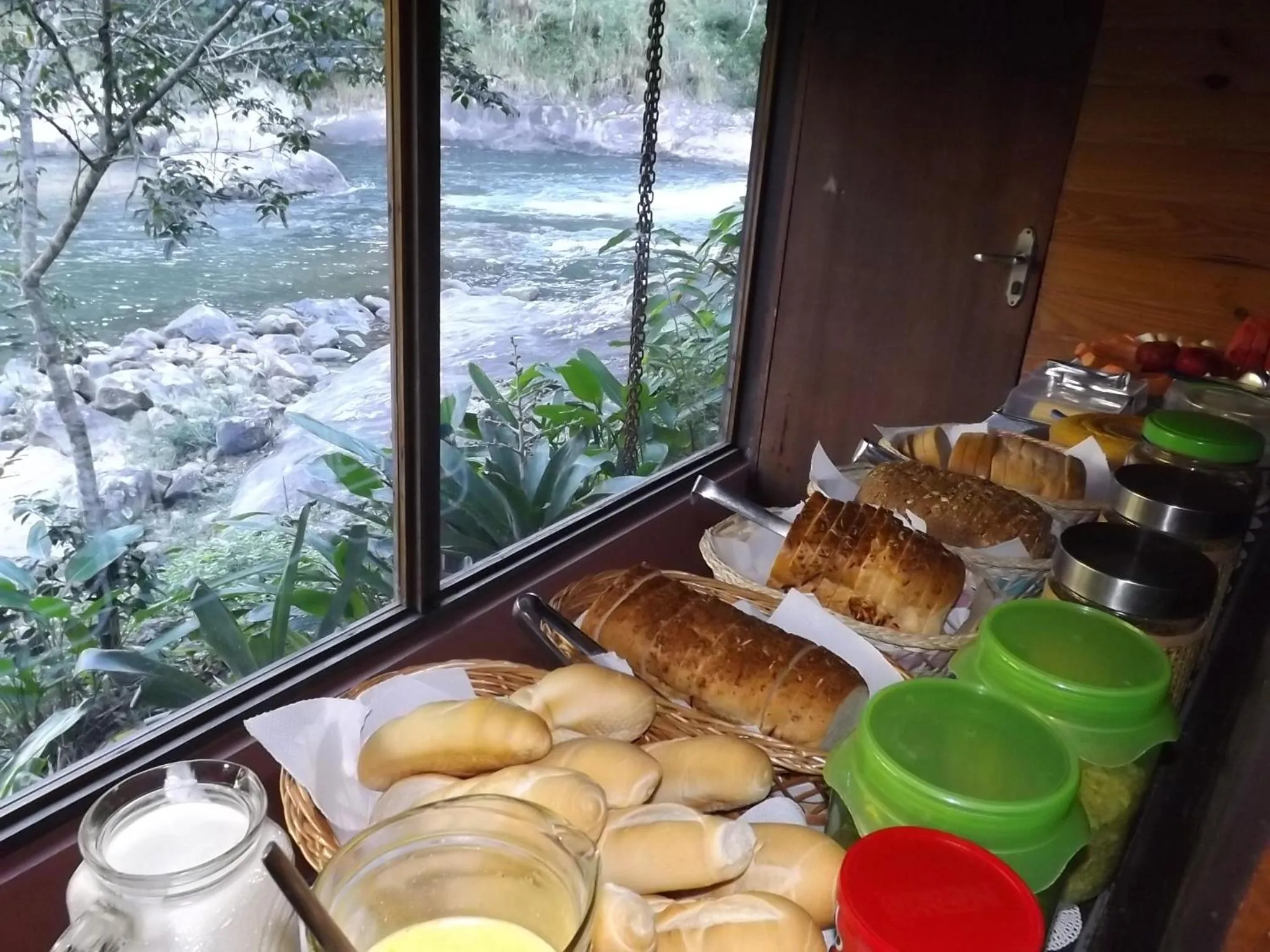 Food and drinks in Pousada Encontro dos Rios