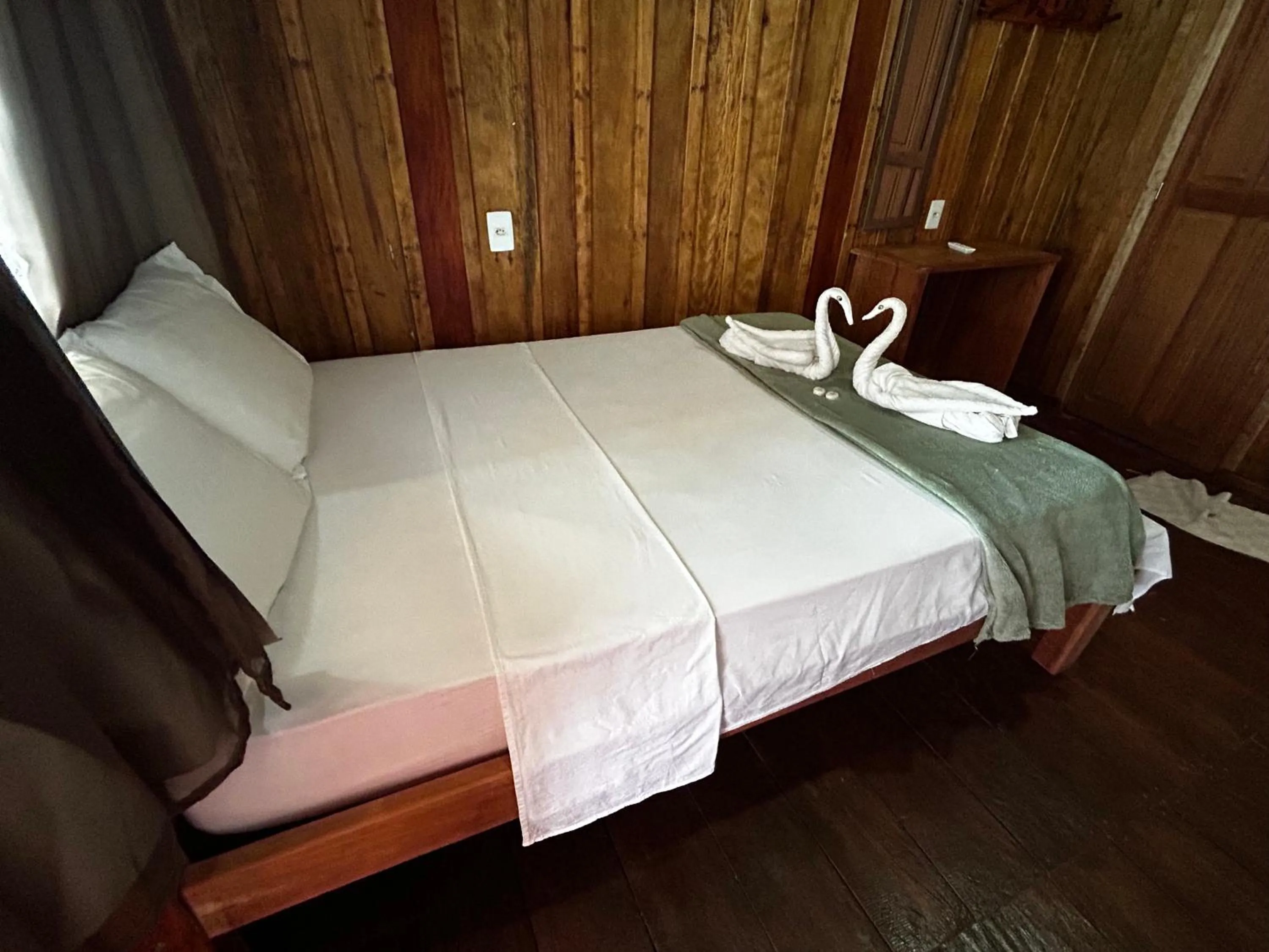 Bed in Vista do Lago Jungle Lodge