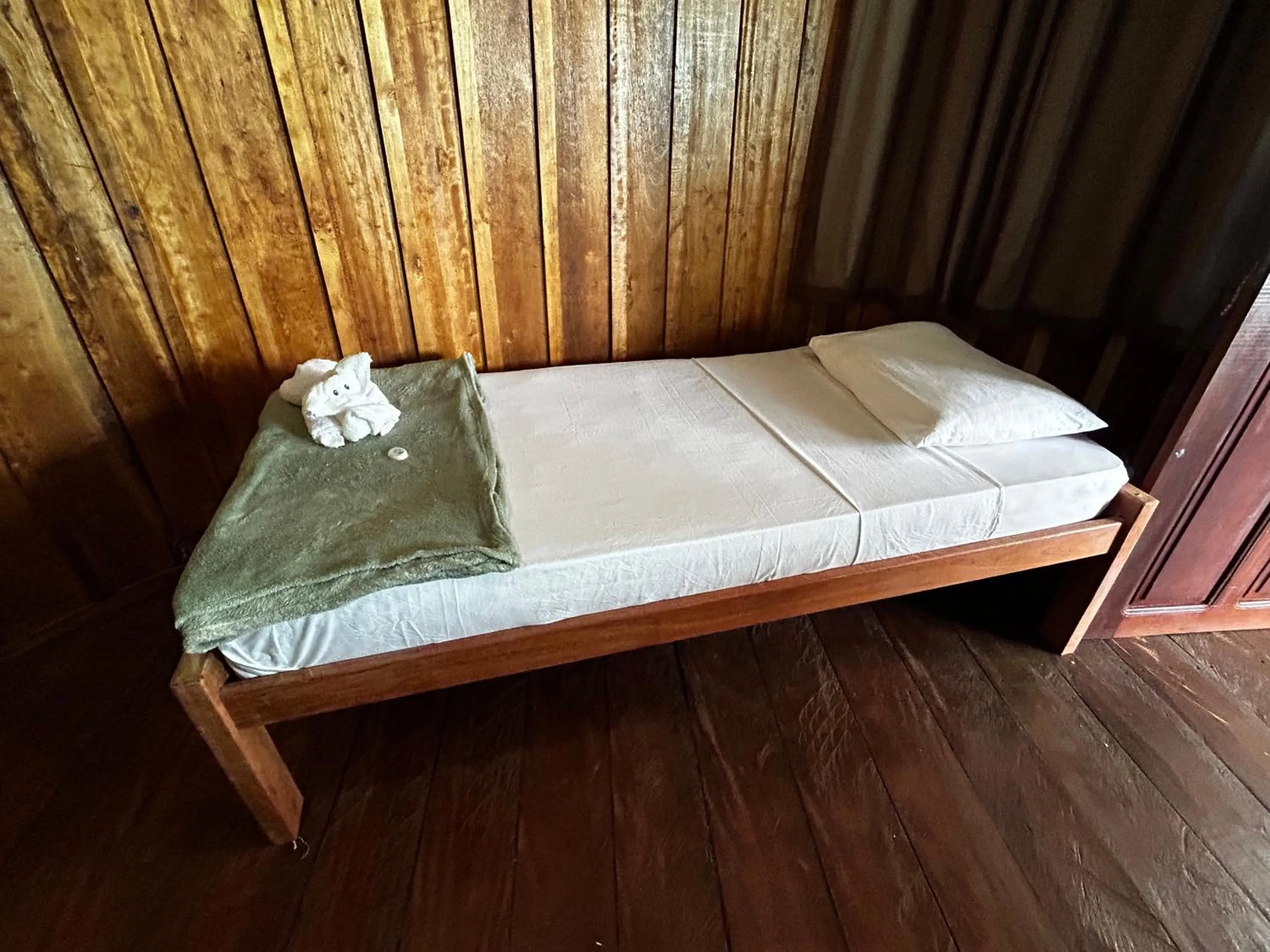 Bed in Vista do Lago Jungle Lodge