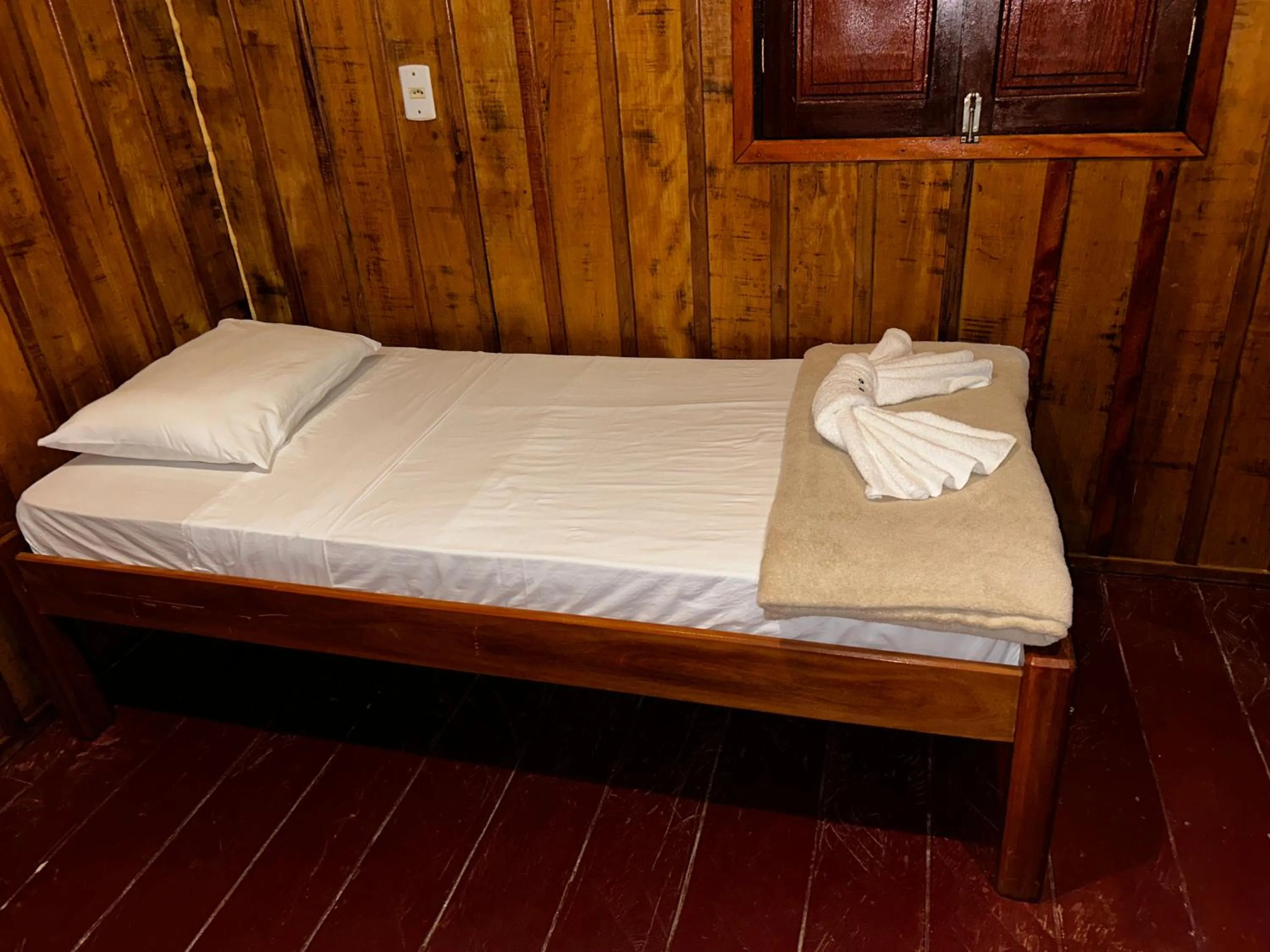 Bed in Vista do Lago Jungle Lodge