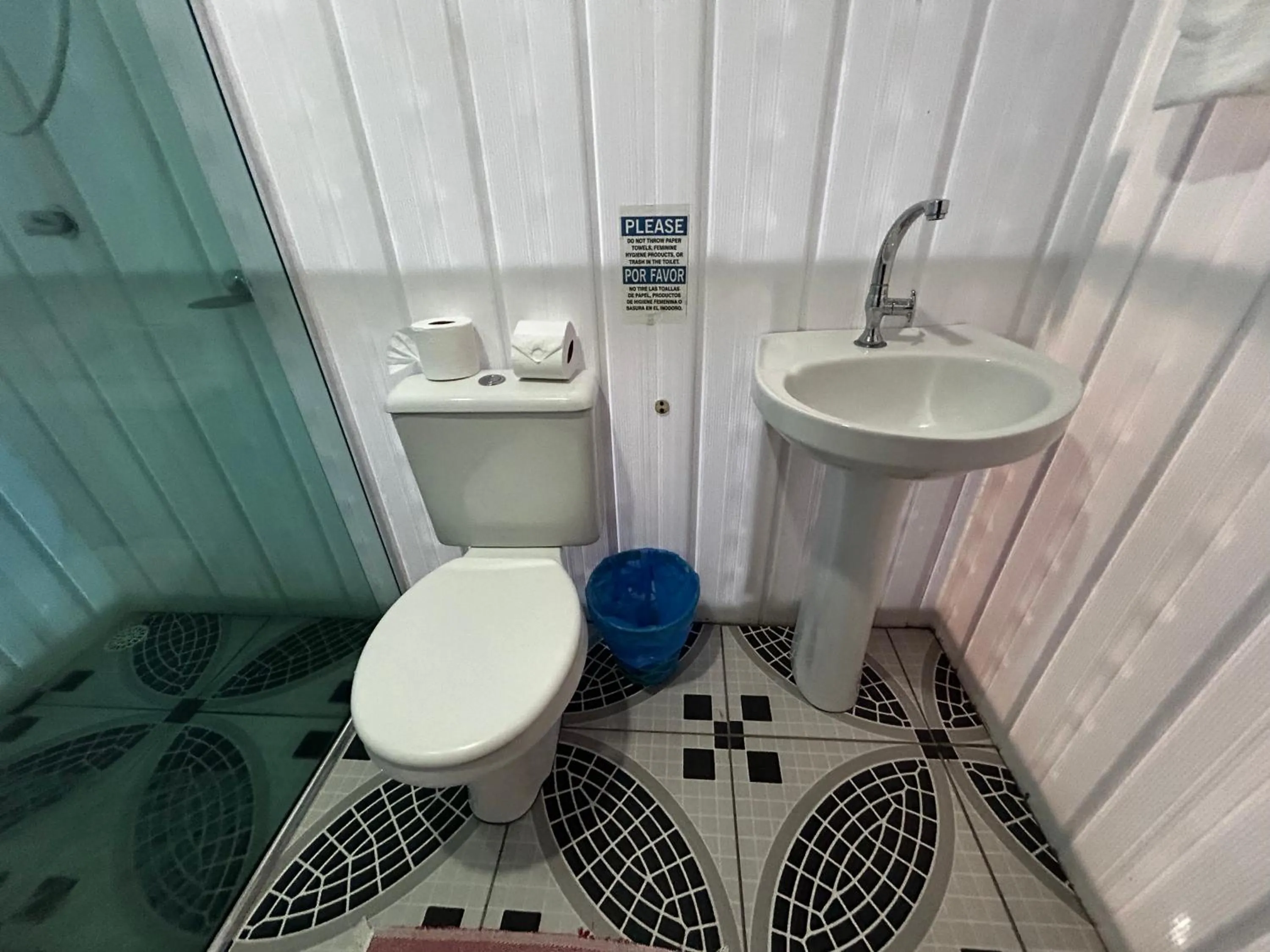 Bathroom in Vista do Lago Jungle Lodge