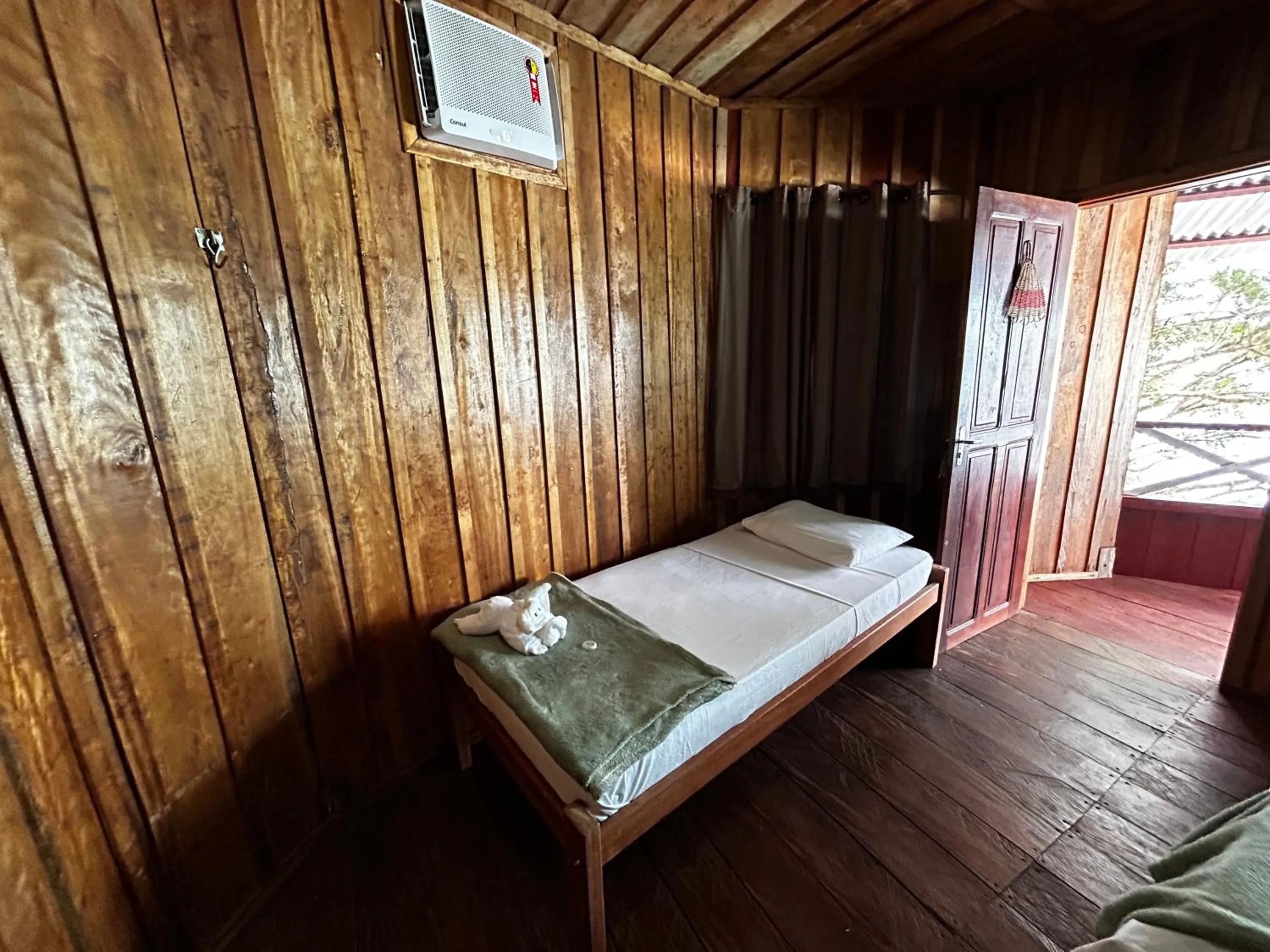 Bed in Vista do Lago Jungle Lodge