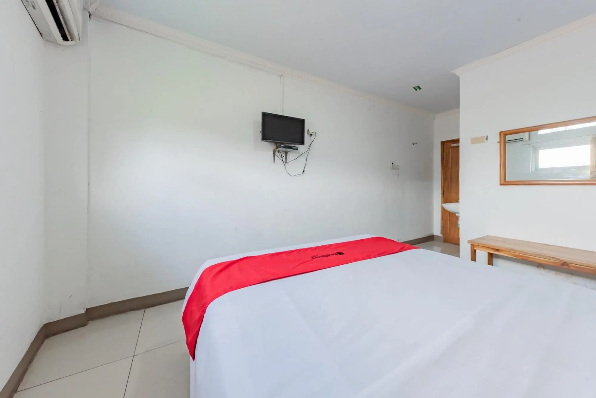 Bed in RedDoorz Syariah at Pantai Pelabuhan Ratu