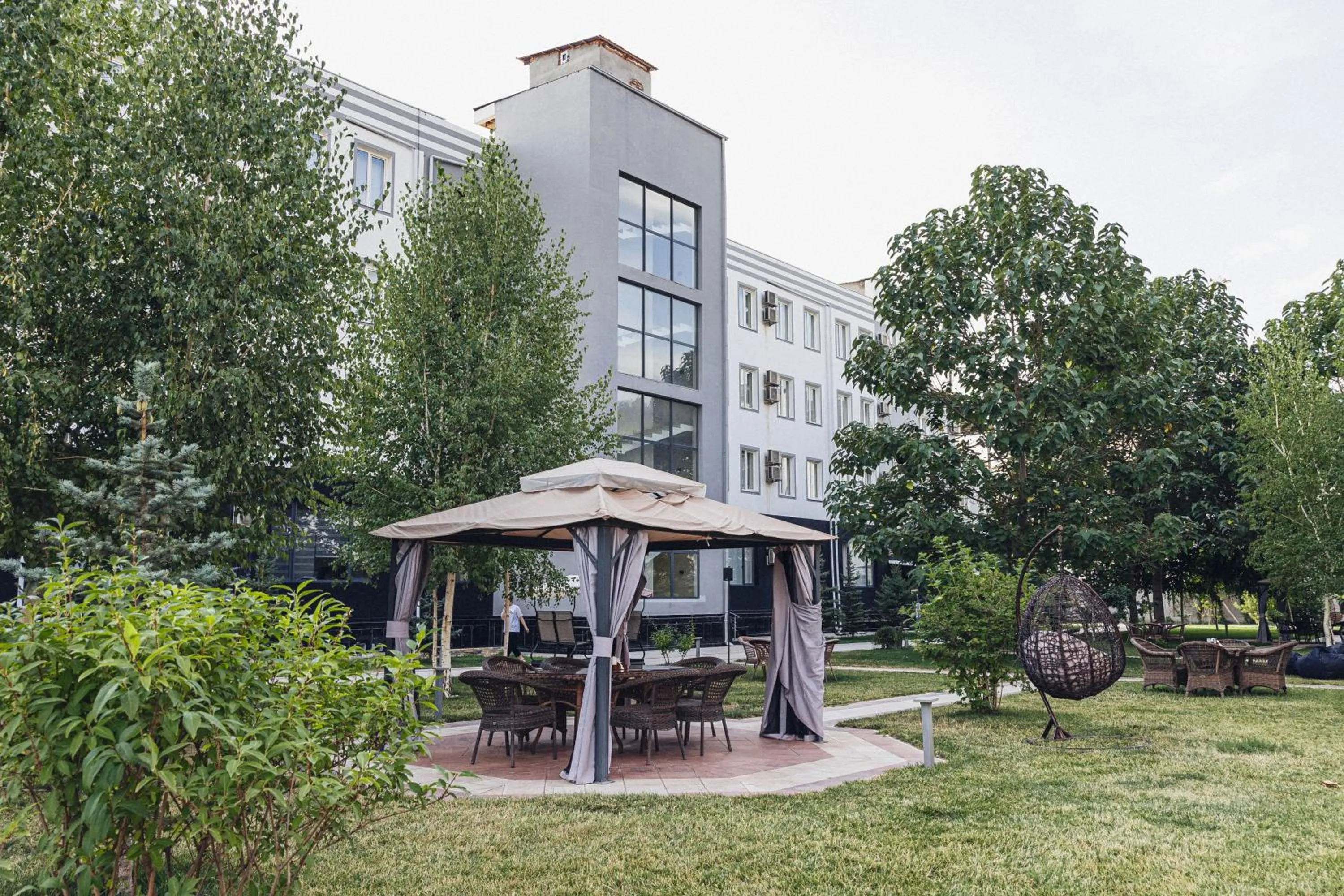 Restaurant/places to eat in Grand Fergana Hotel