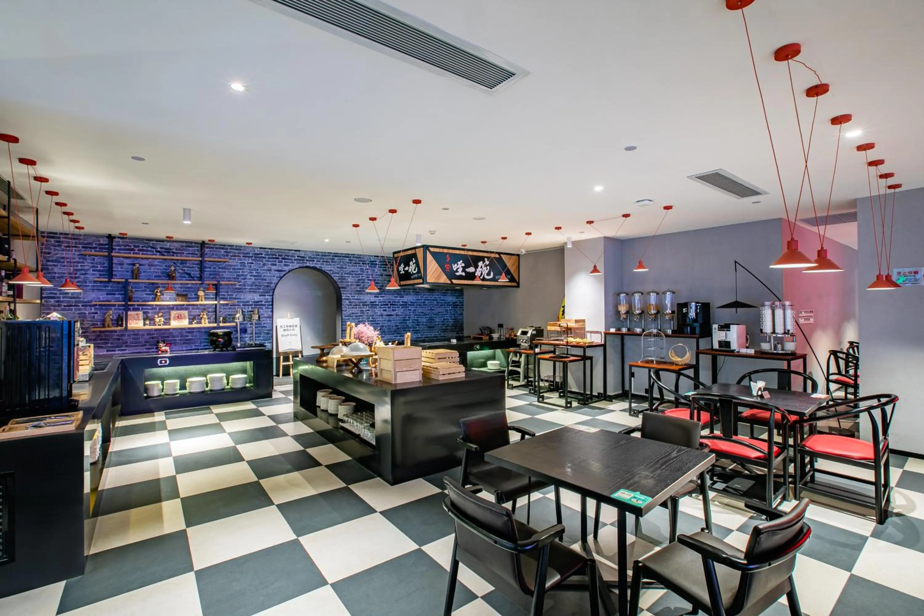 Restaurant/places to eat in Jinmao Hotel Xi'an Downtown ( Bell & Drum Tower)