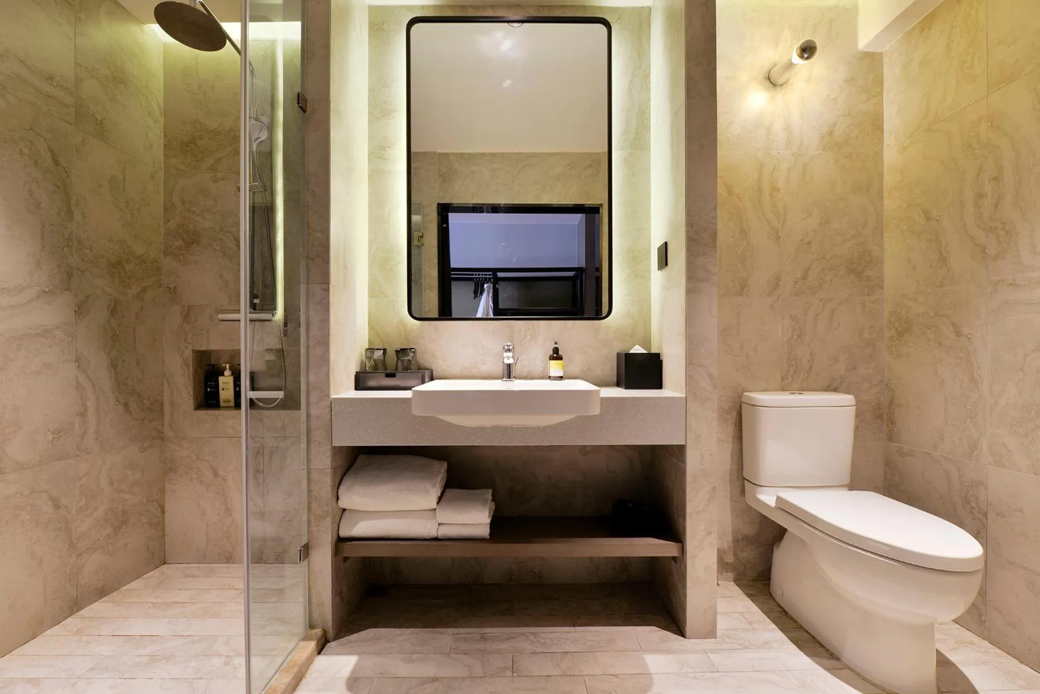 Bathroom in Jinmao Hotel Xi'an Downtown ( Bell & Drum Tower)