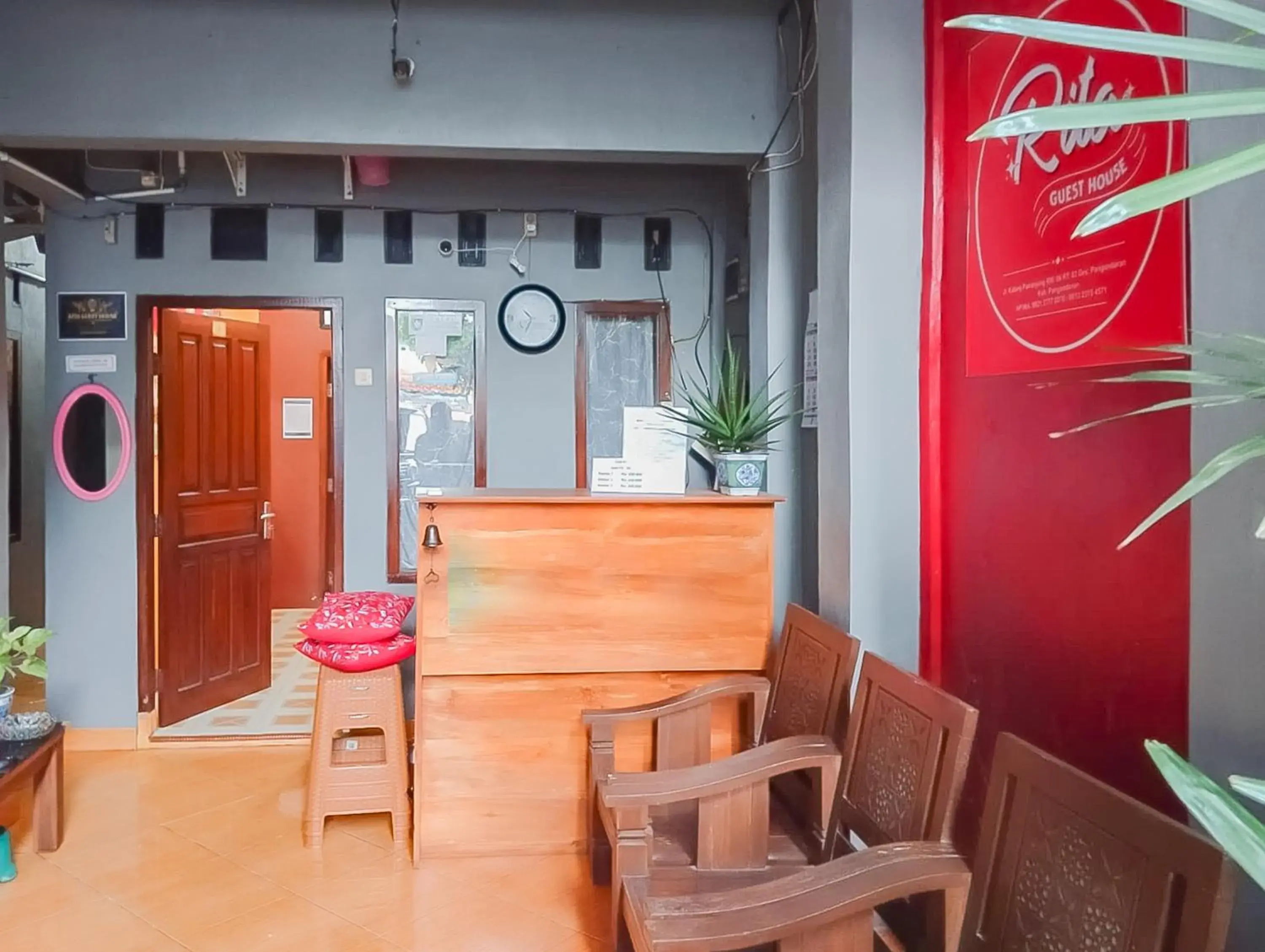Lobby or reception in RedDoorz at Rita Guesthouse Pangandaran Lobby or reception in RedDoorz at Rita Guesthouse Pangandaran