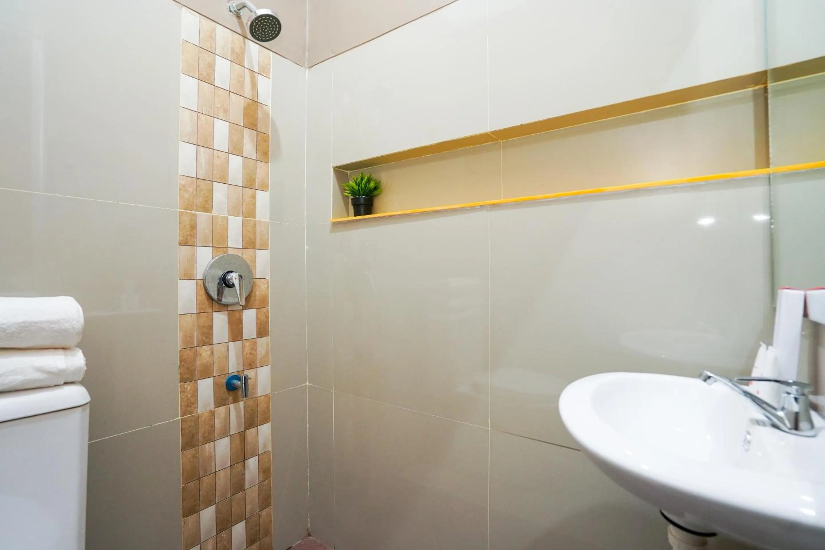 Bathroom in Hotel O Surabaya near Surabaya Town Square formerly Kupang Gunung Residence