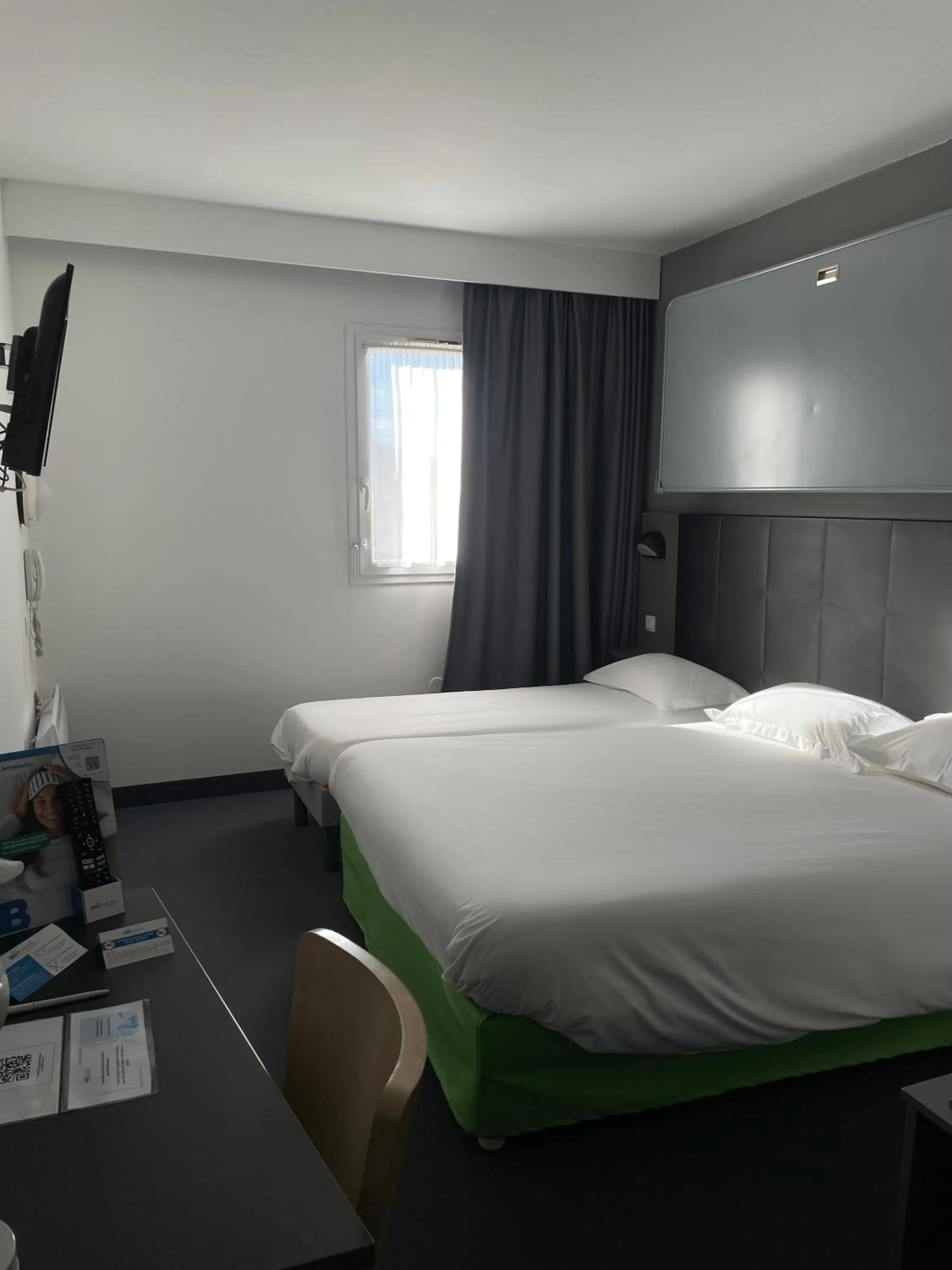 Photo of the whole room, Bed in Brit Hotel Marvejols