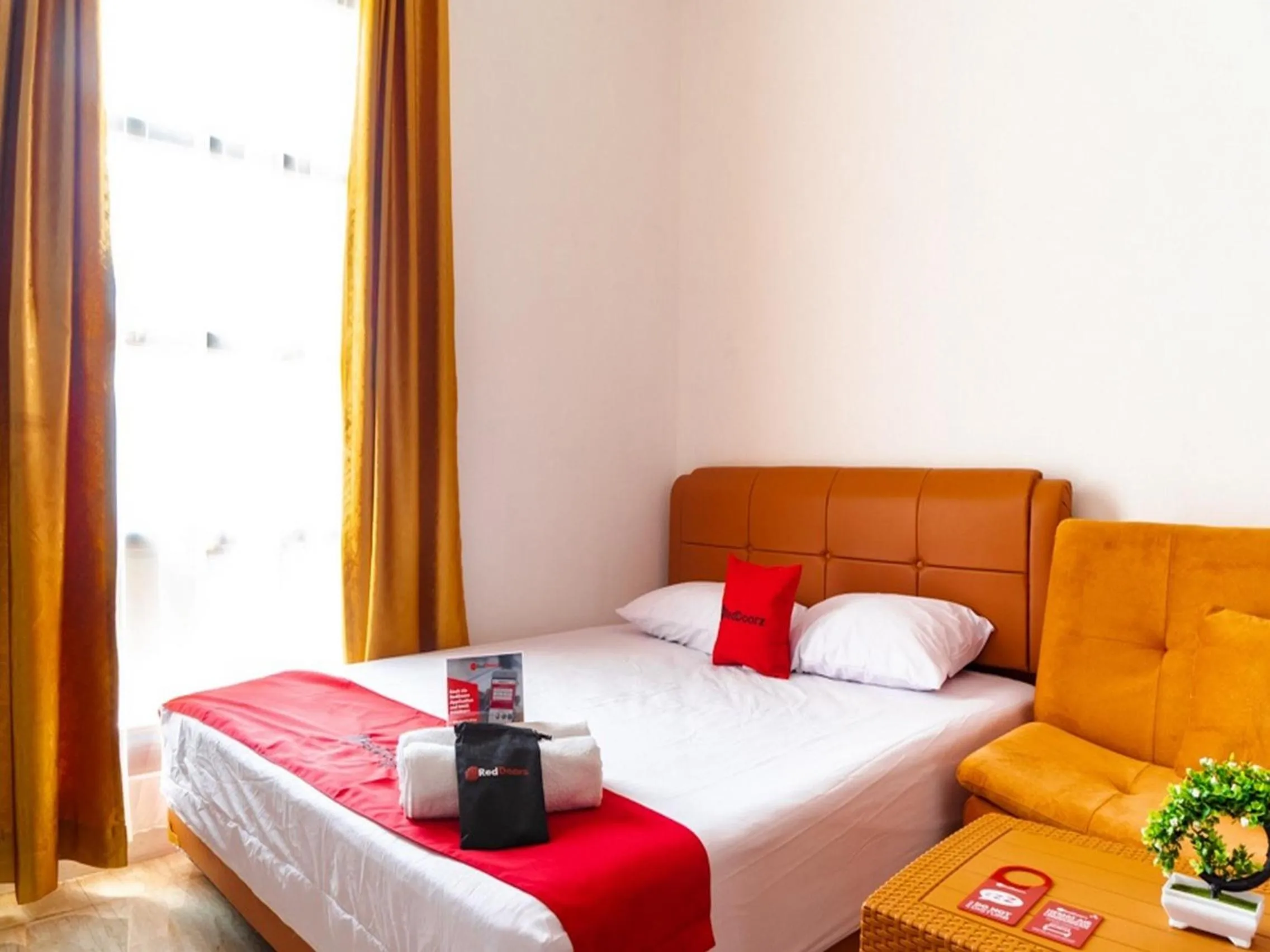 Bedroom, Bed in RedDoorz near Cipinang Indah Mall