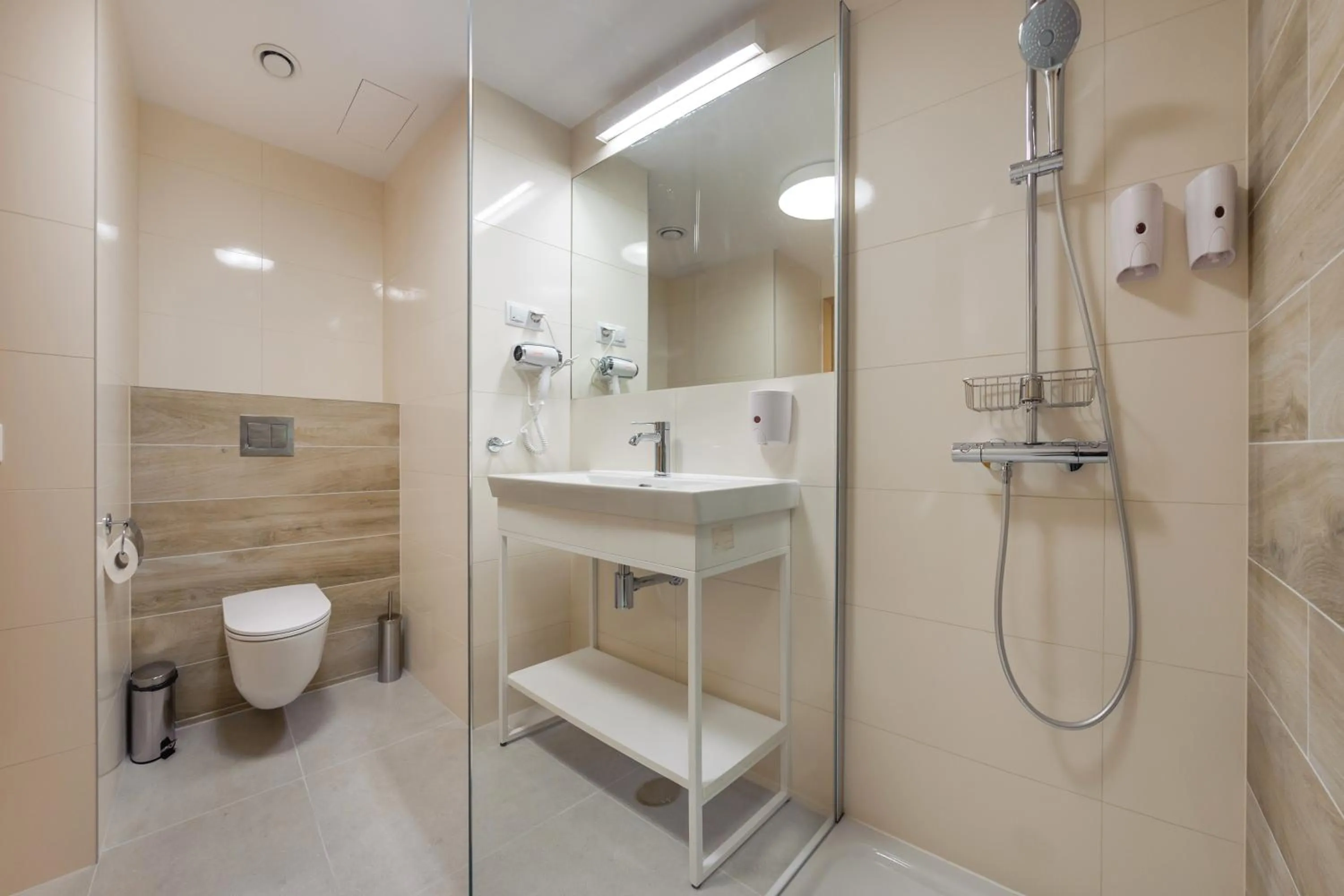 Shower in Seaside Kołobrzeg, Sun & Snow