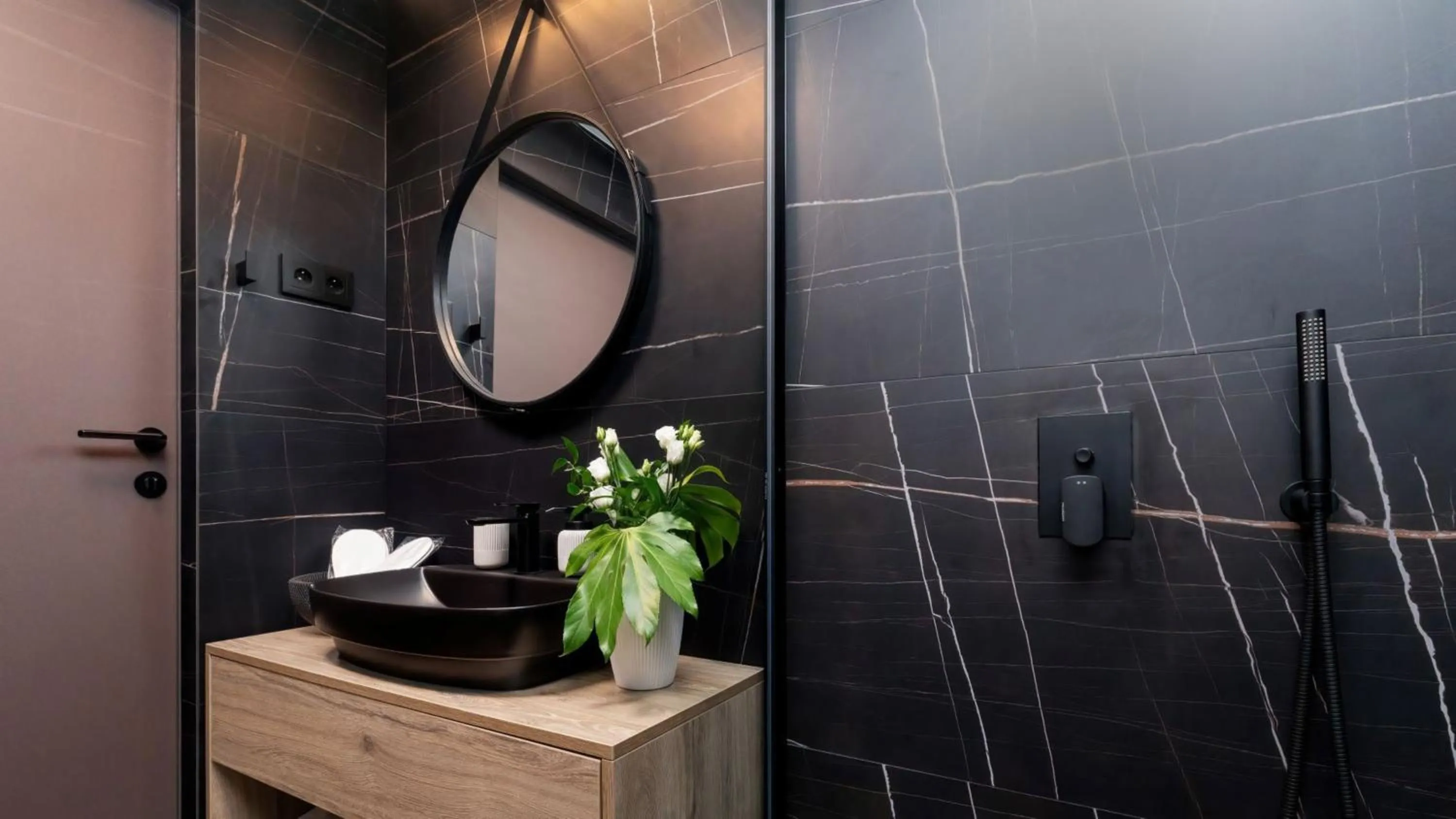 Shower in Seaside Kołobrzeg, Sun & Snow