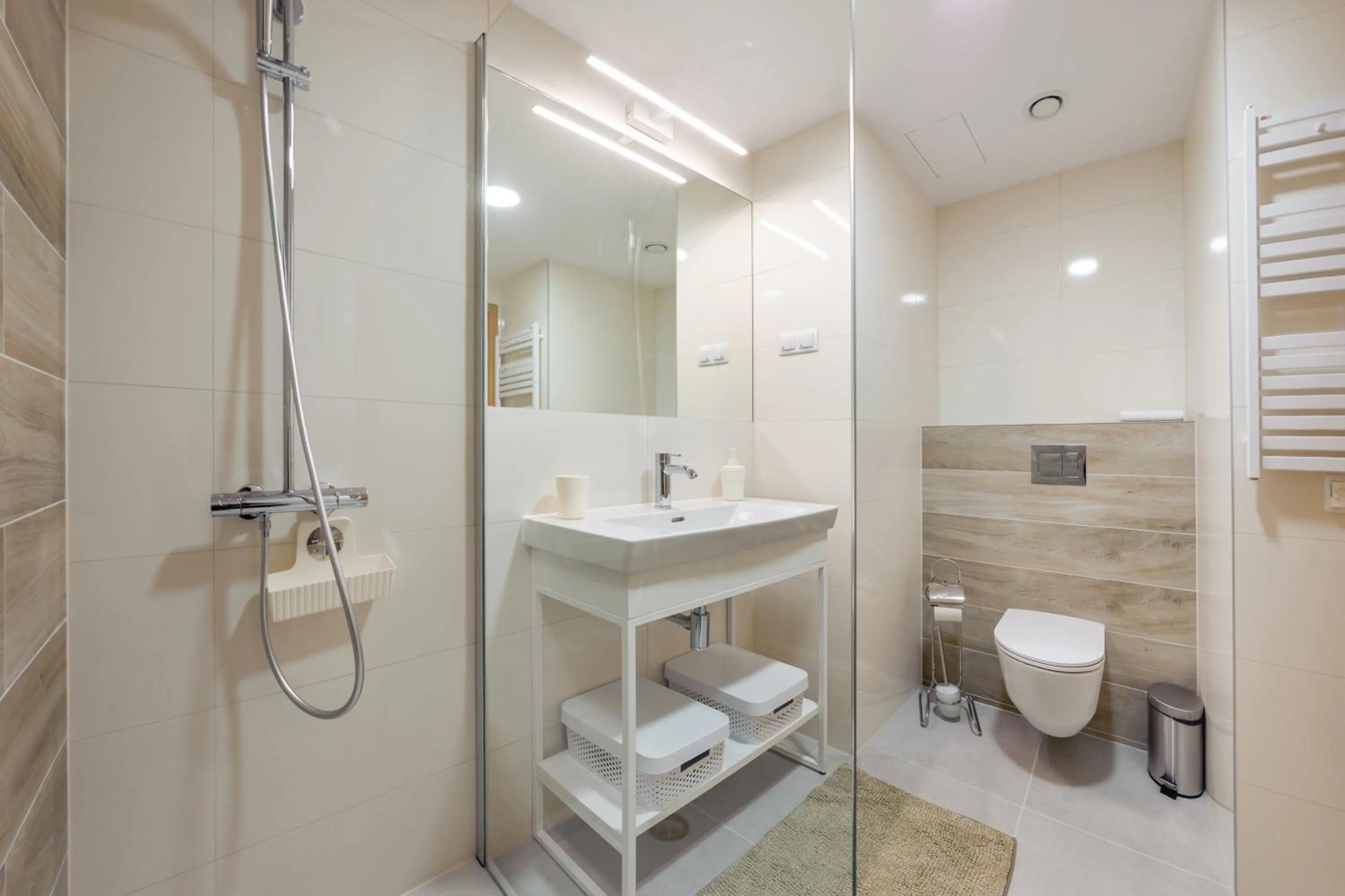 Shower in Seaside Kołobrzeg, Sun & Snow