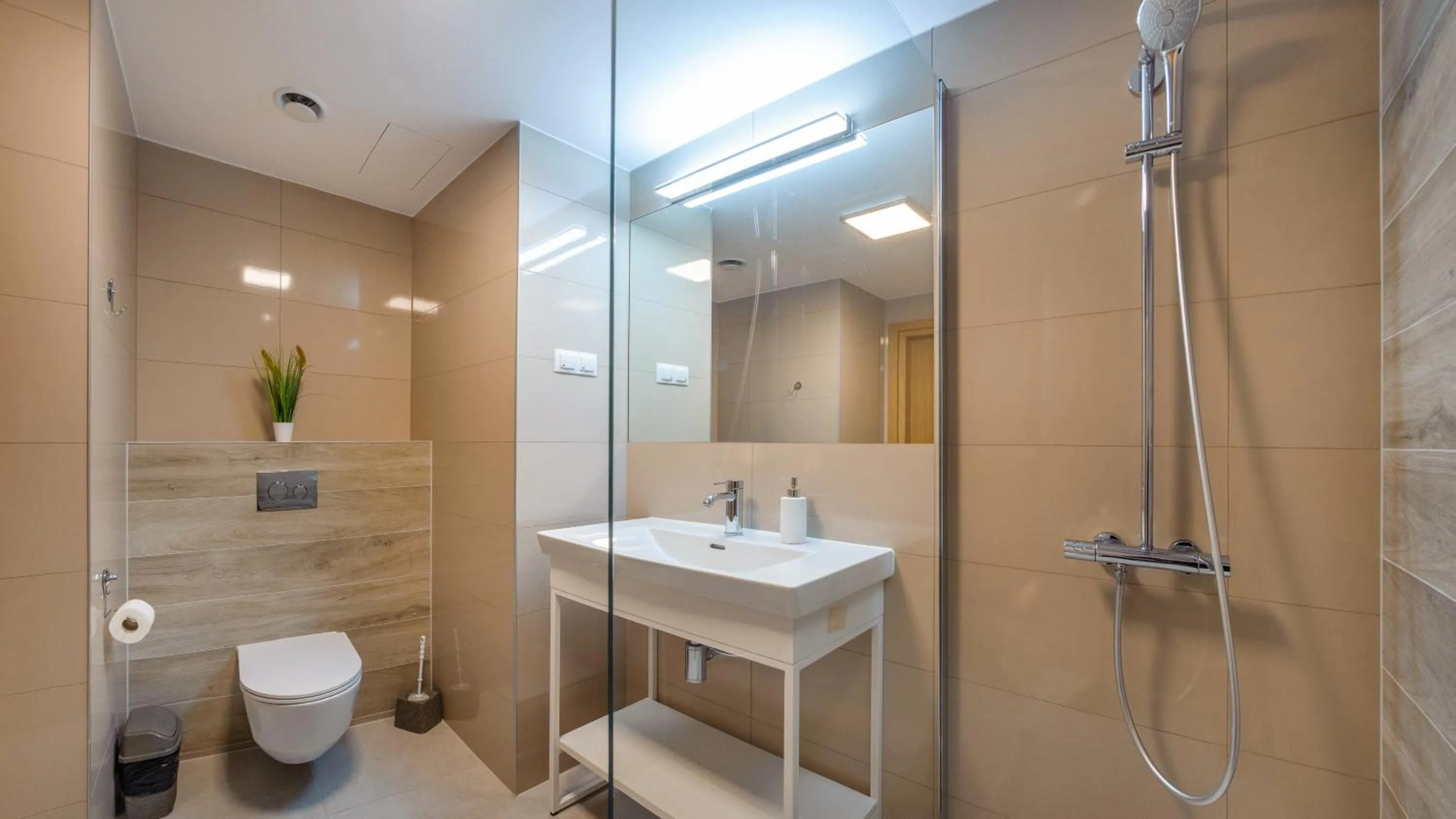 Shower in Seaside Kołobrzeg, Sun & Snow