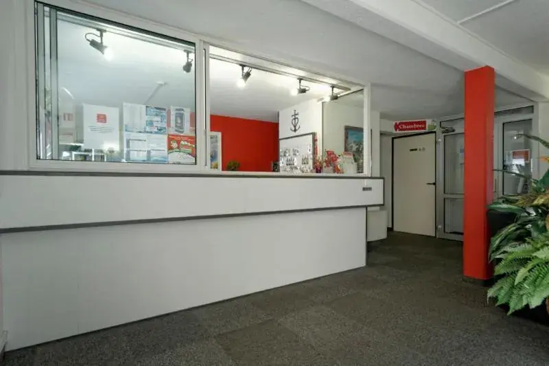 Lobby or reception in Fasthotel Tarbes Séméac - Un hôtel FH Confort Lobby or reception in Fasthotel Tarbes Séméac - Un hôtel FH Confort