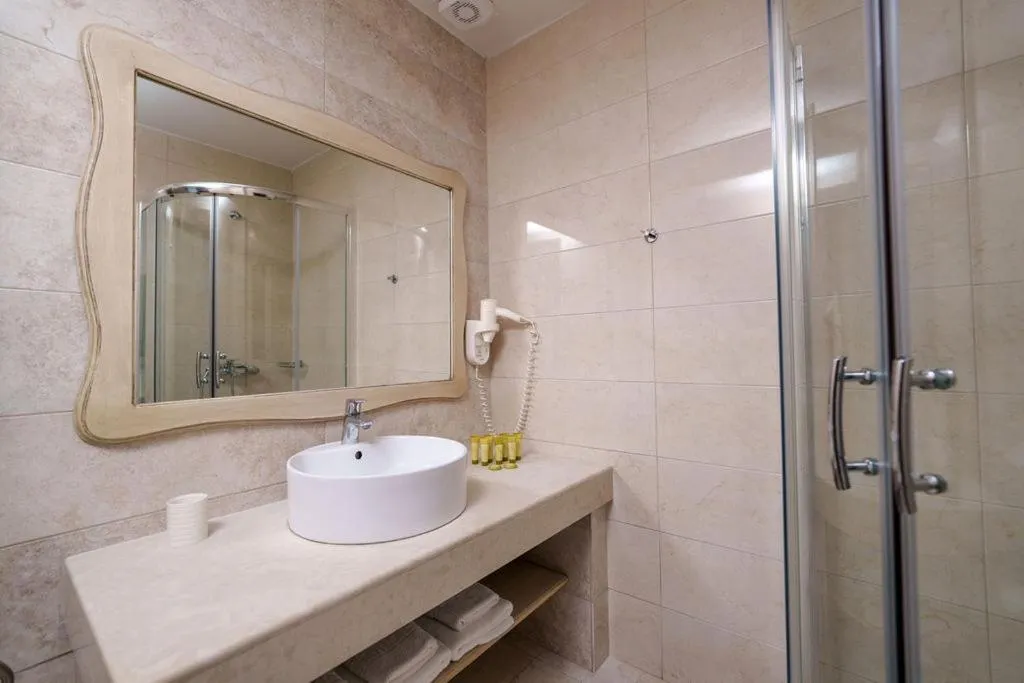Bathroom in Hotel Pilalidis